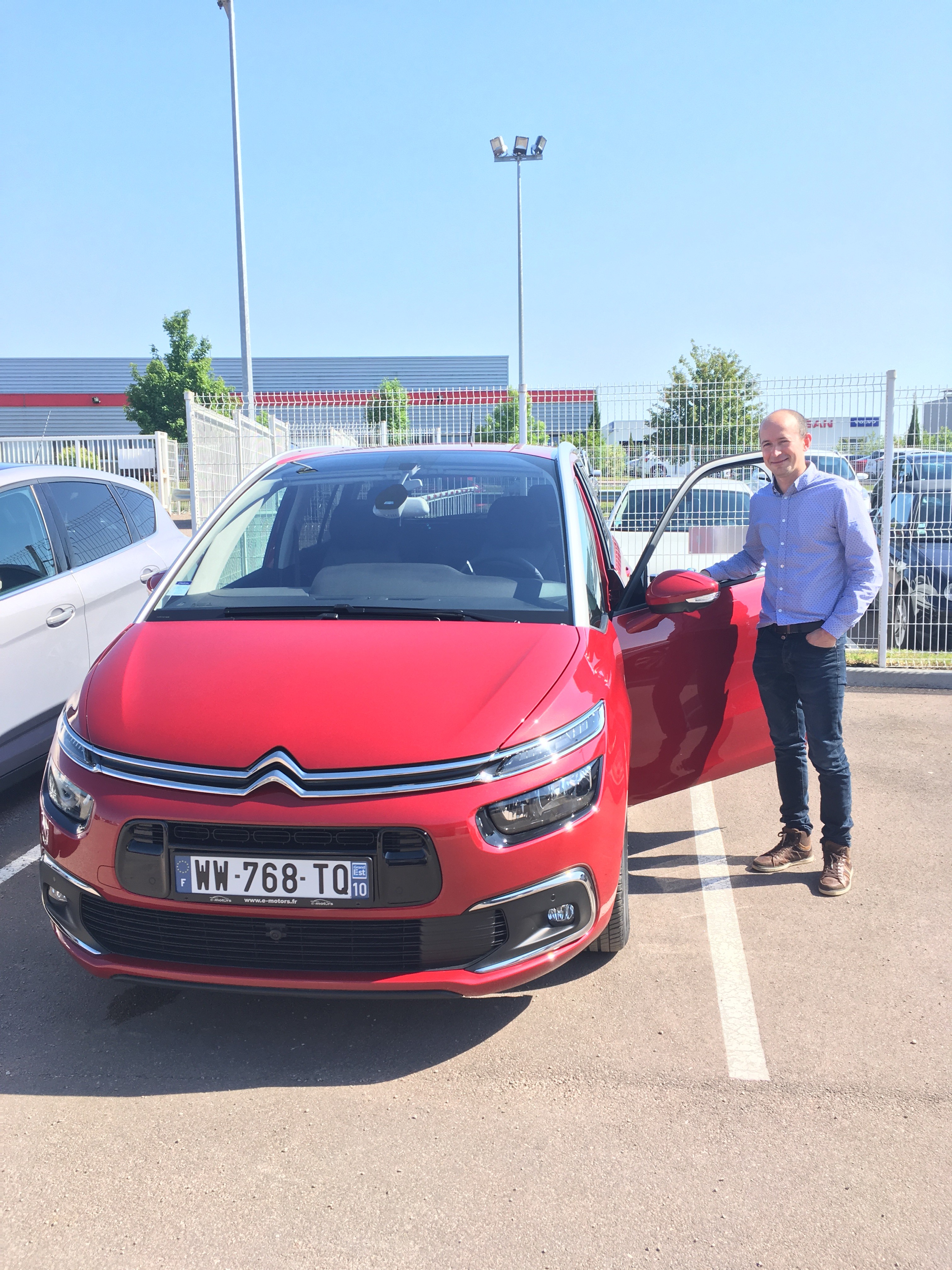 Avis-mandataire-auto-Emotors-Citroen-Grand-c4-picasso-Shine-bluehdi-120-s-s-eat6.