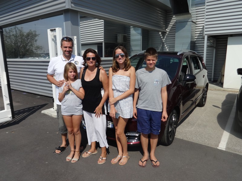 Avis-mandataire-auto-Emotors--Renault-grand-scenic-iii-bose-dci-130-energy-7-places-plus-toit-vitr-.