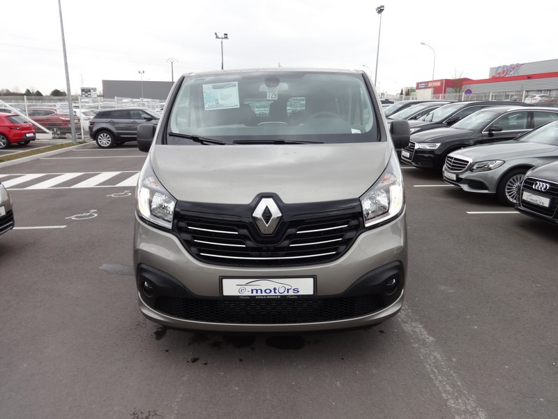 Avis-mandataire-auto-Emotors-Renault-Trafic-combi-Intens-dci-125-energy-8places-plus-portes-180.