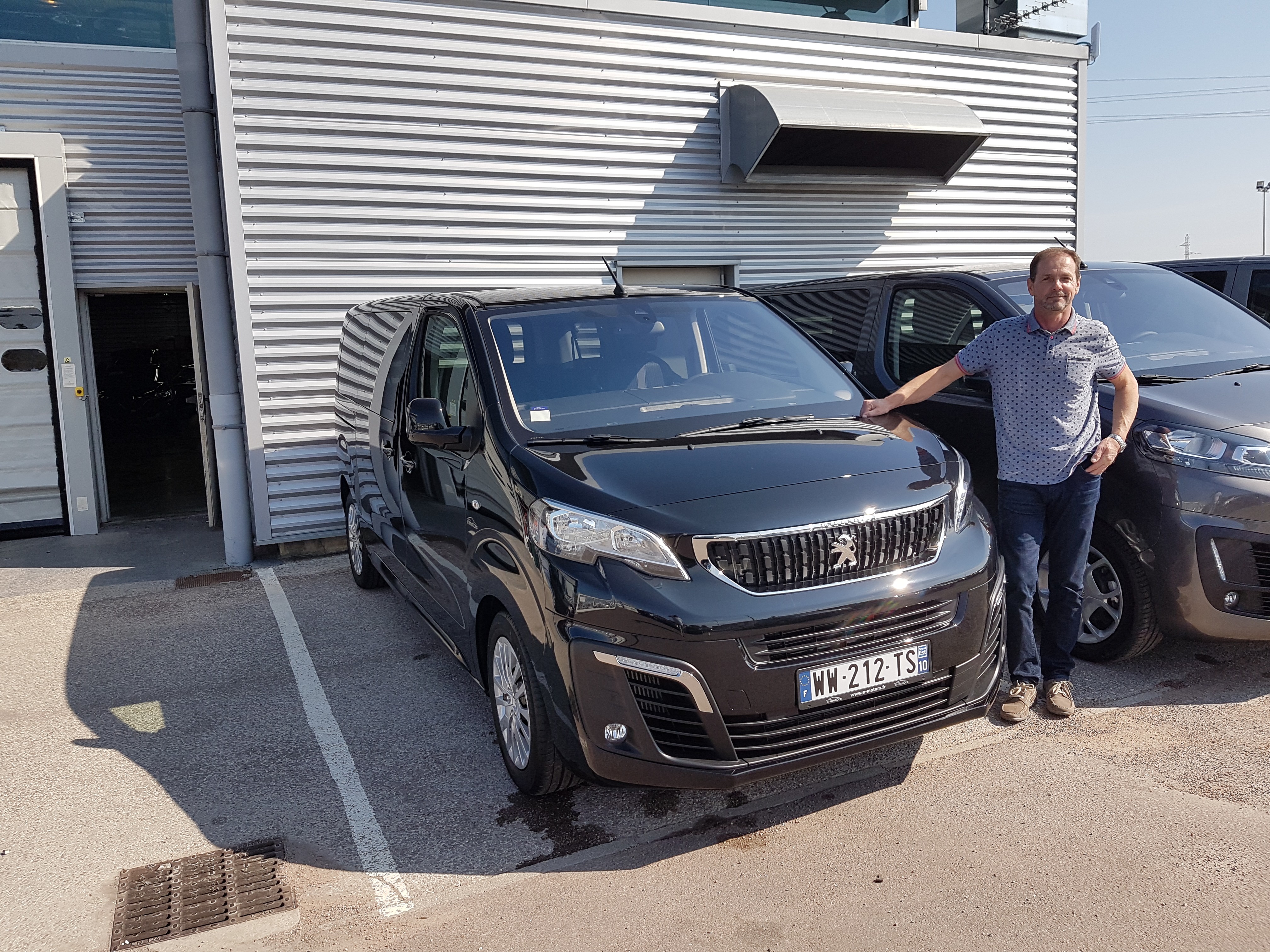 Avis-mandataire-auto-Emotors-Peugeot-Traveller-Standard-2-0-bluehdi-150ch-s-s-bvm6-active-8-places.