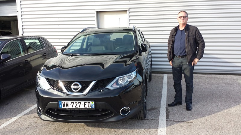 Avis-mandataire-auto-Emotors--Nissan-qashqai-tekna-dci-130-4x2-plus-toit-vitr-.