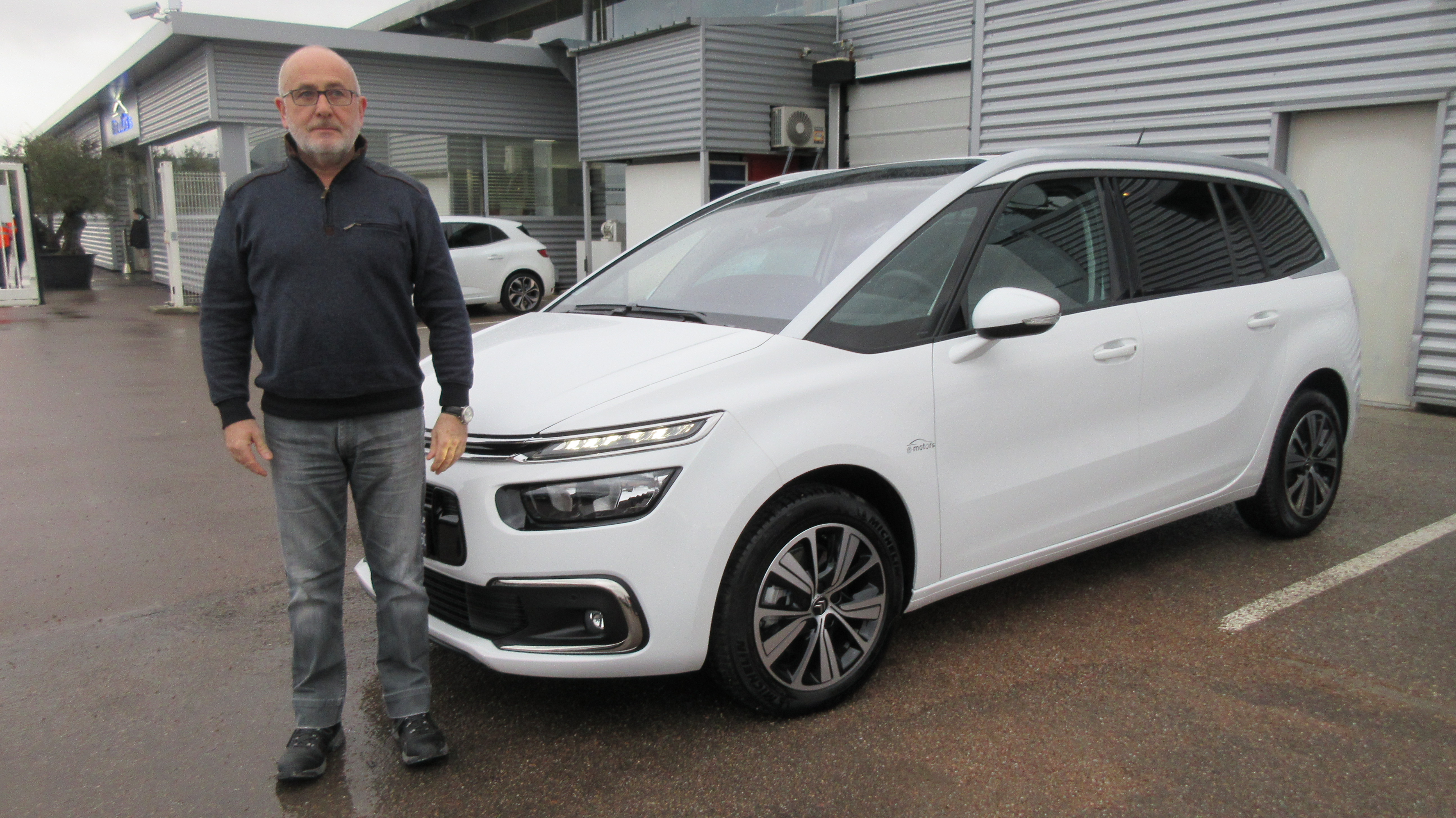 Avis-mandataire-auto-Emotors-Citroen-Grand-c4-picasso-Bluehdi-120-s-s-eat6-plus-gps.