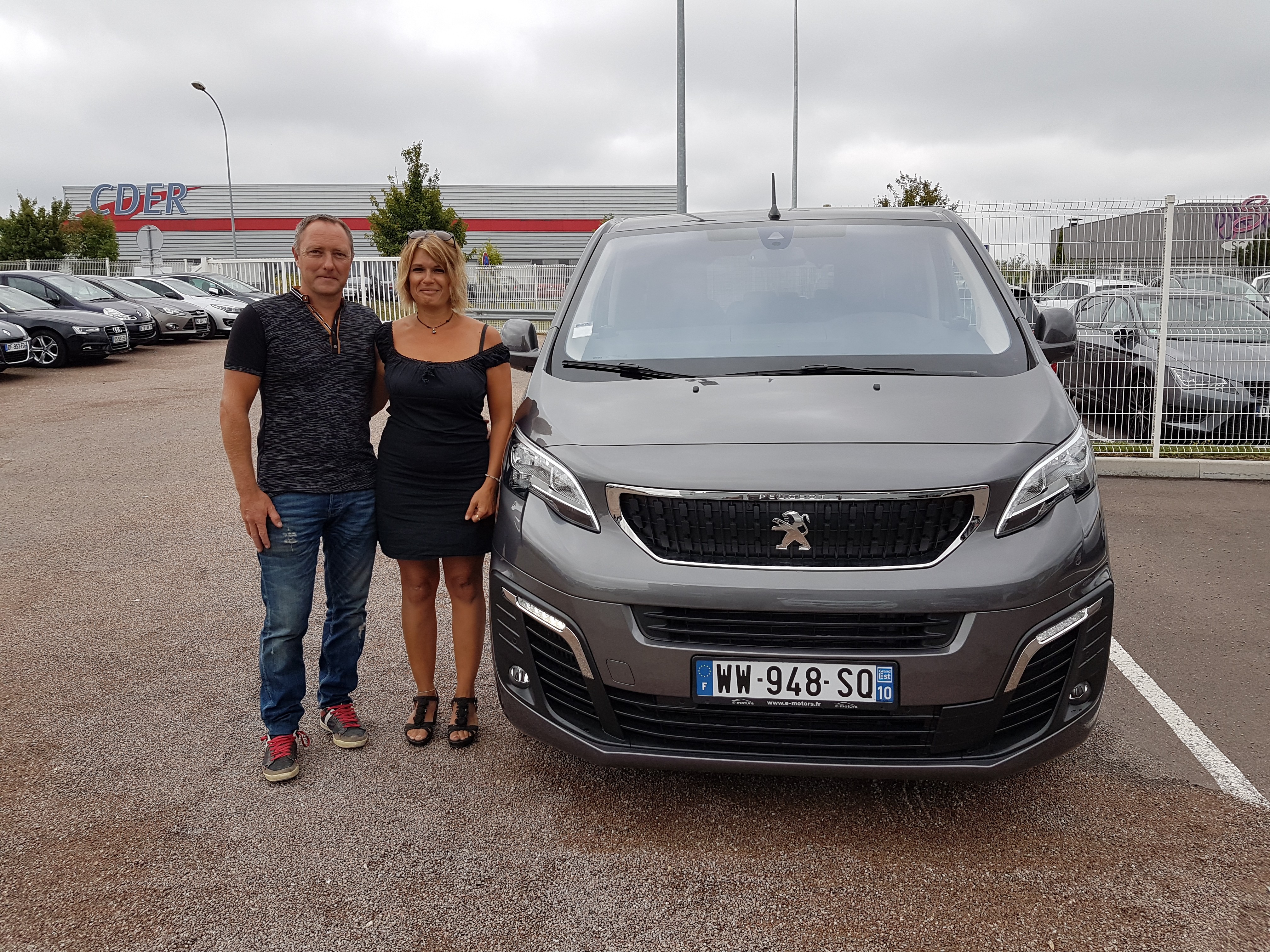 Avis-mandataire-auto-Emotors-Peugeot-Traveller-Standard-1-6-bluehdi-115ch-s-s-bvm6-active-8-places.