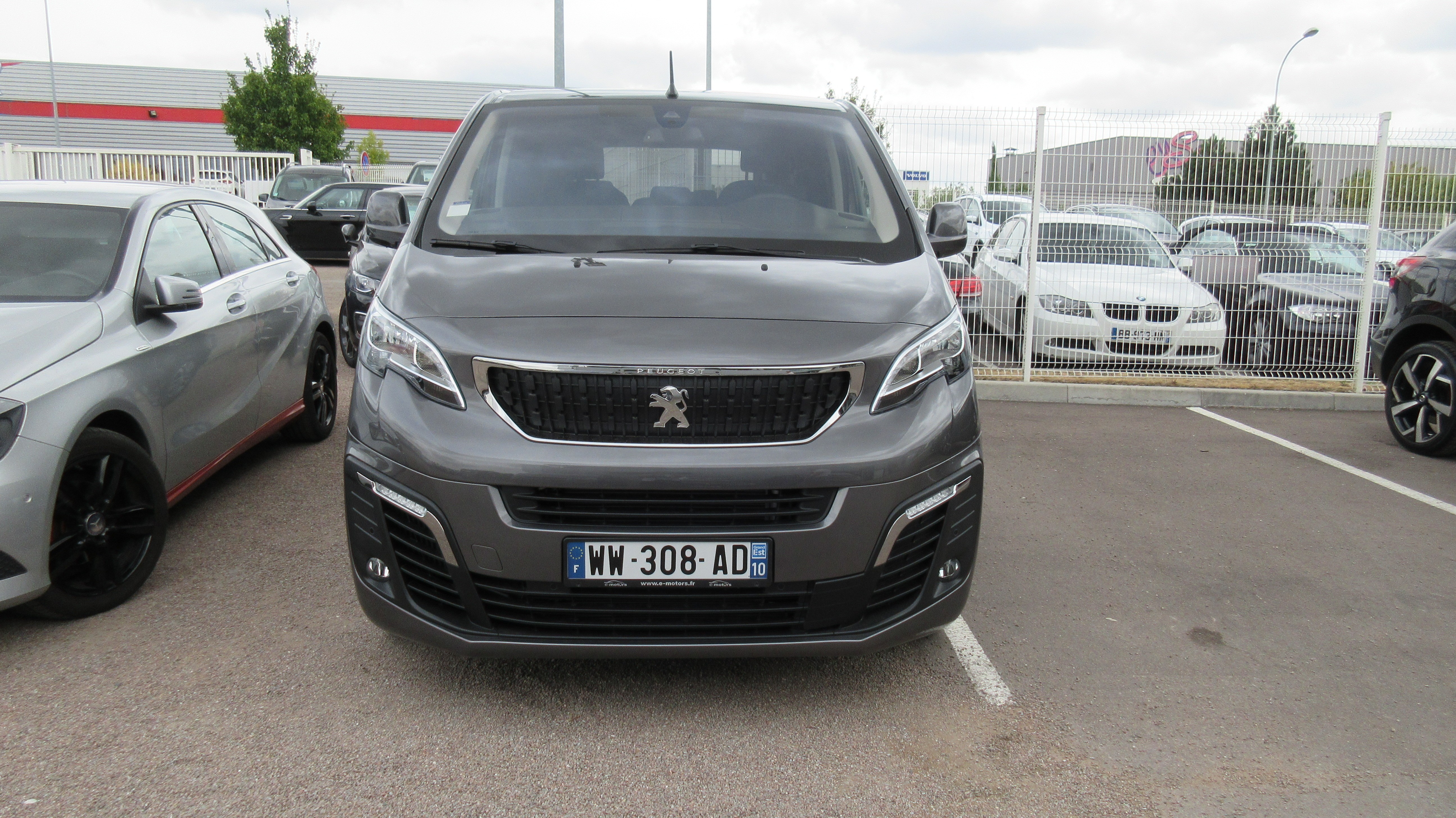Avis-mandataire-auto-Emotors-Peugeot-Traveller-Standard-2-0-bluehdi-150ch-s-s-bvm6-active-8-places-plus-jantes-17.