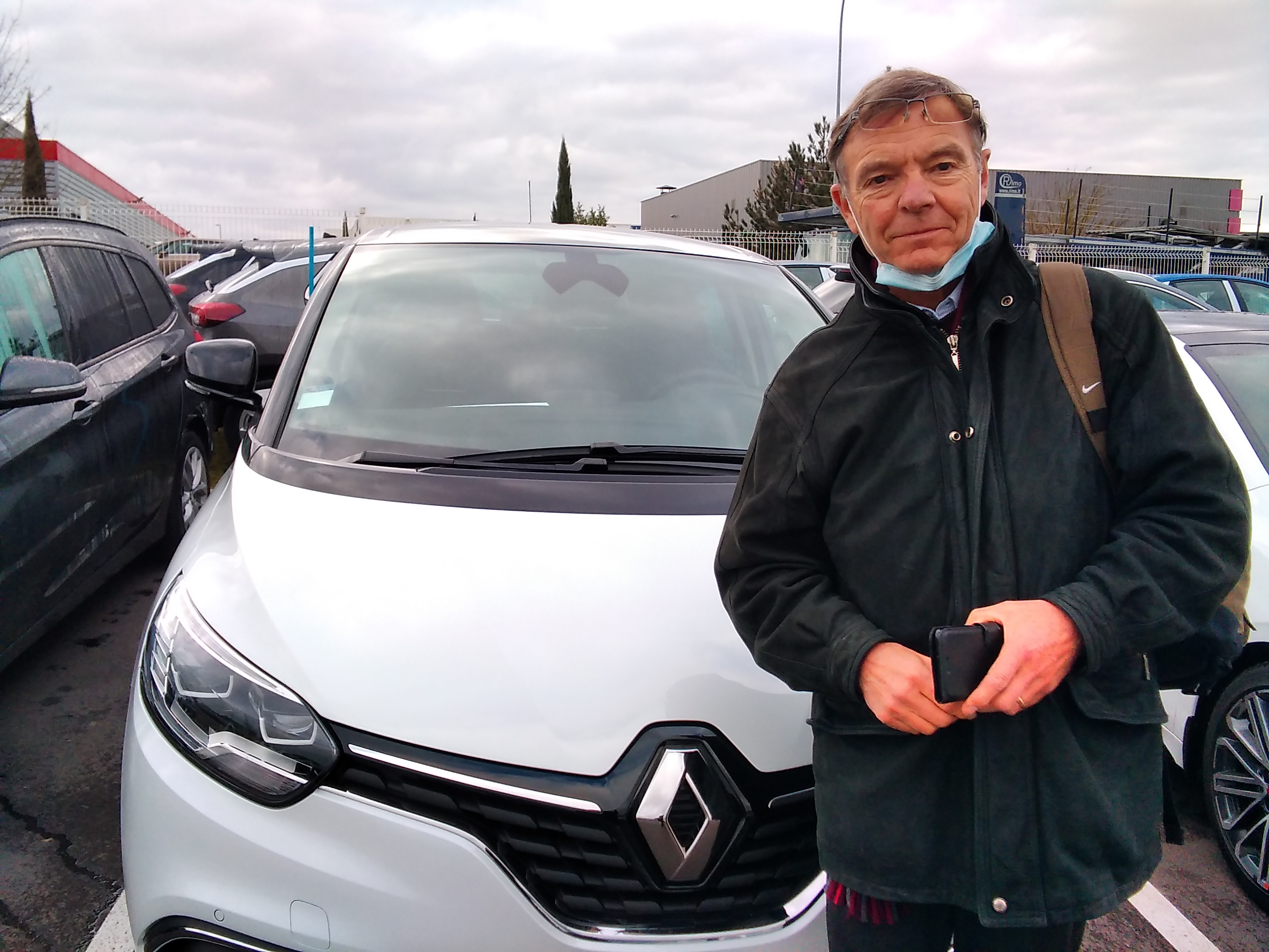 Avis-mandataire-auto-Emotors-Renault-Grand-scenic-Bose-tce-160-edc-plus-park-assist-plus-7-places.