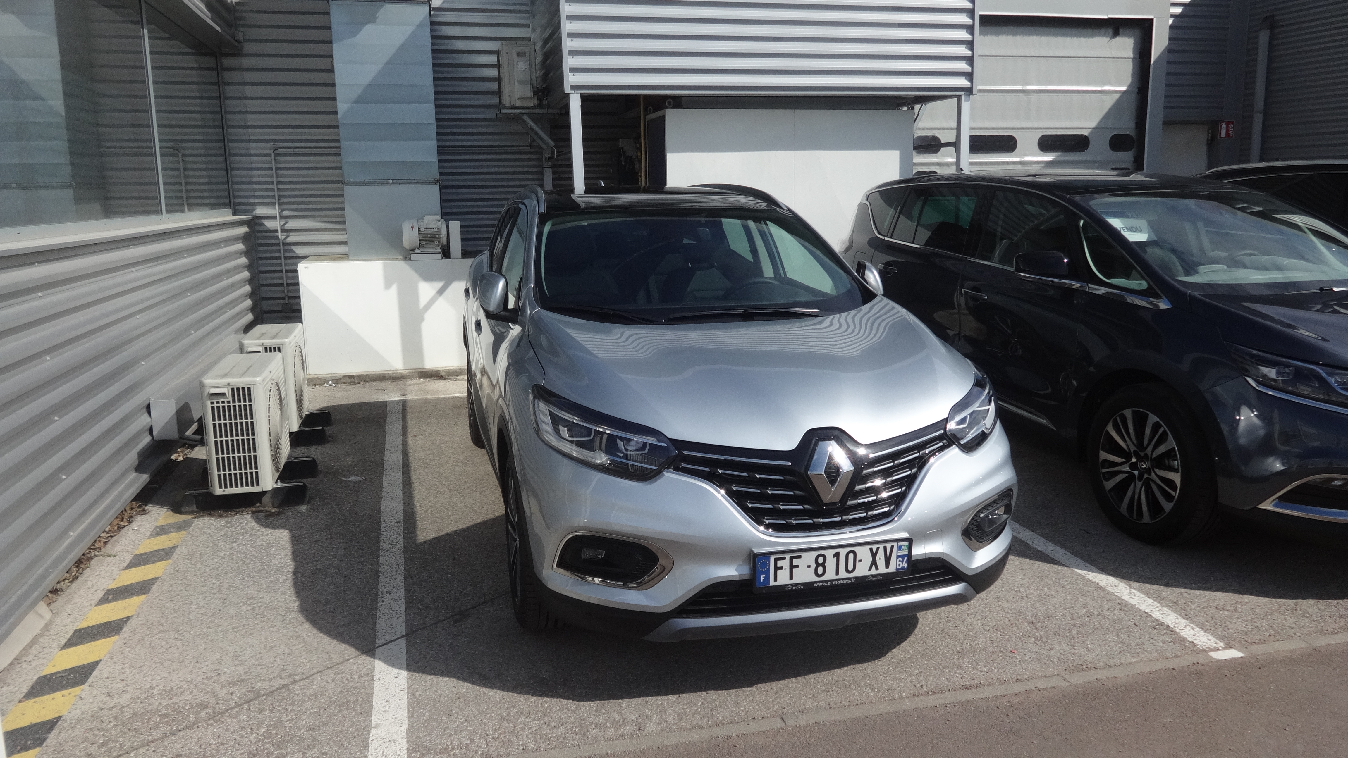 Avis-mandataire-auto-Emotors-Renault-Kadjar-Intens-tce-140-edc-plus-easy-park-assist-plus-toit-vitr.
