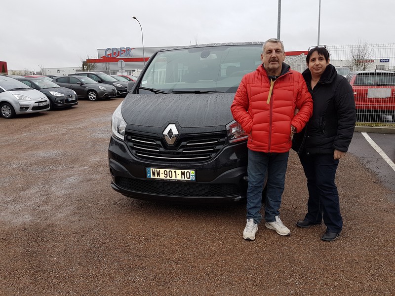 Avis-mandataire-auto-Emotors-Renault-Trafic-combi-Grand-intens-dci-125-energy-8places-plus-hayon.