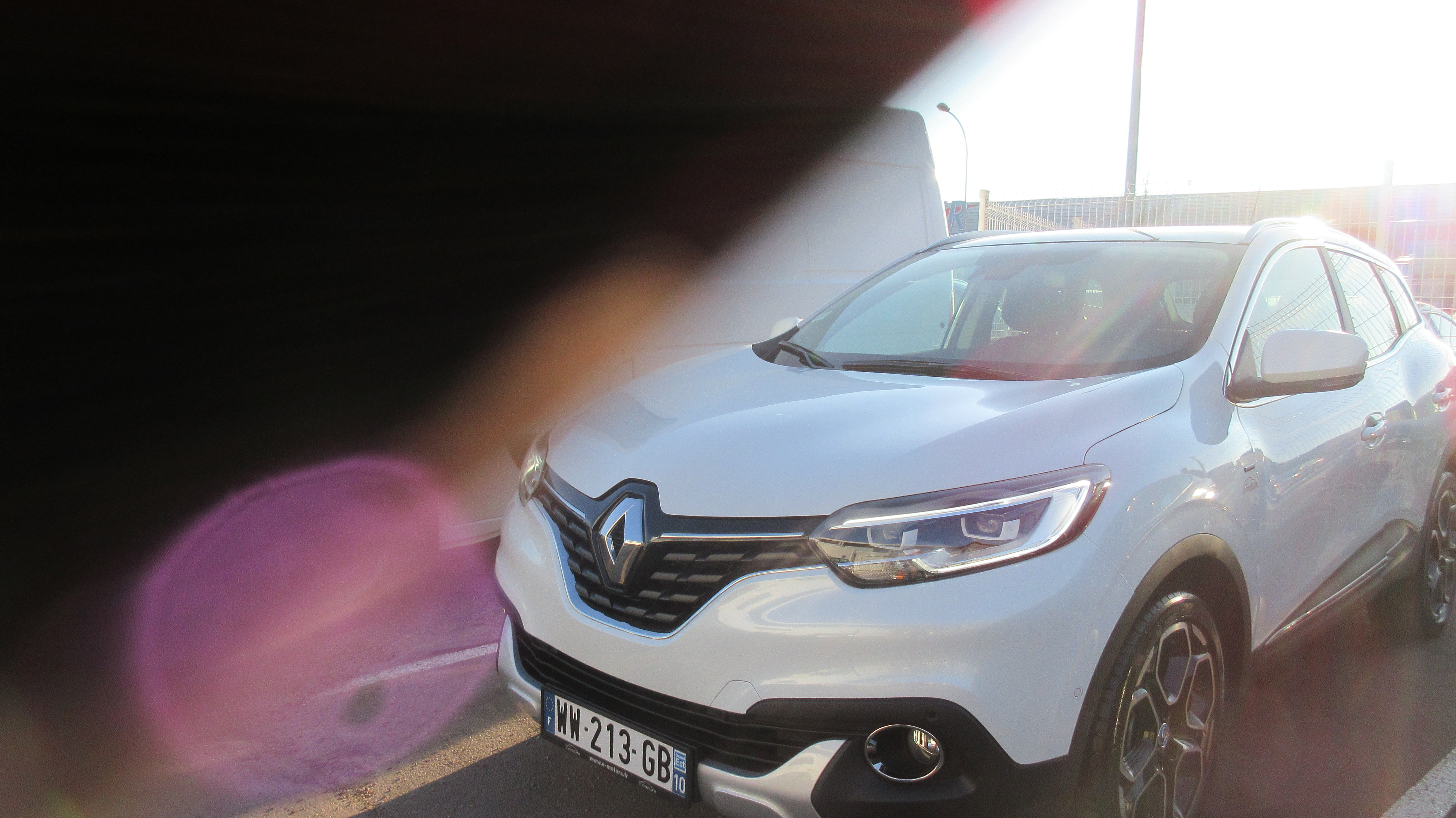 Avis-mandataire-auto-Emotors-Renault-Kadjar-Intens-tce-140-plus-bose-toit-vitr.