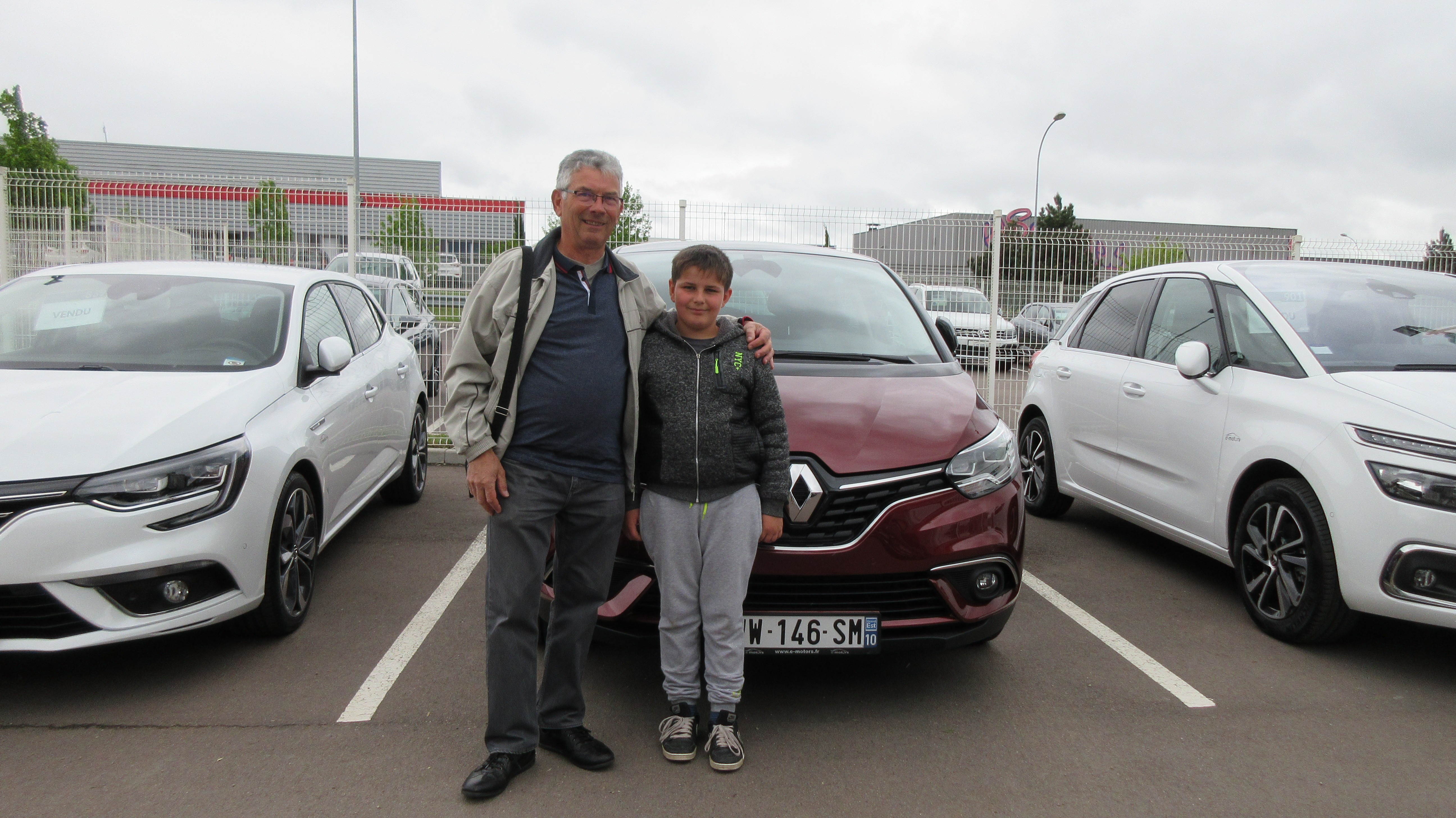 Avis-mandataire-auto-Emotors-Renault-Scenic-Intens-tce-160-energy-plus-bose-toit-vitr.