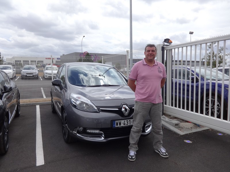 Avis-mandataire-auto-Emotors--Renault-scenic-iii-bose-dci-110-edc-.