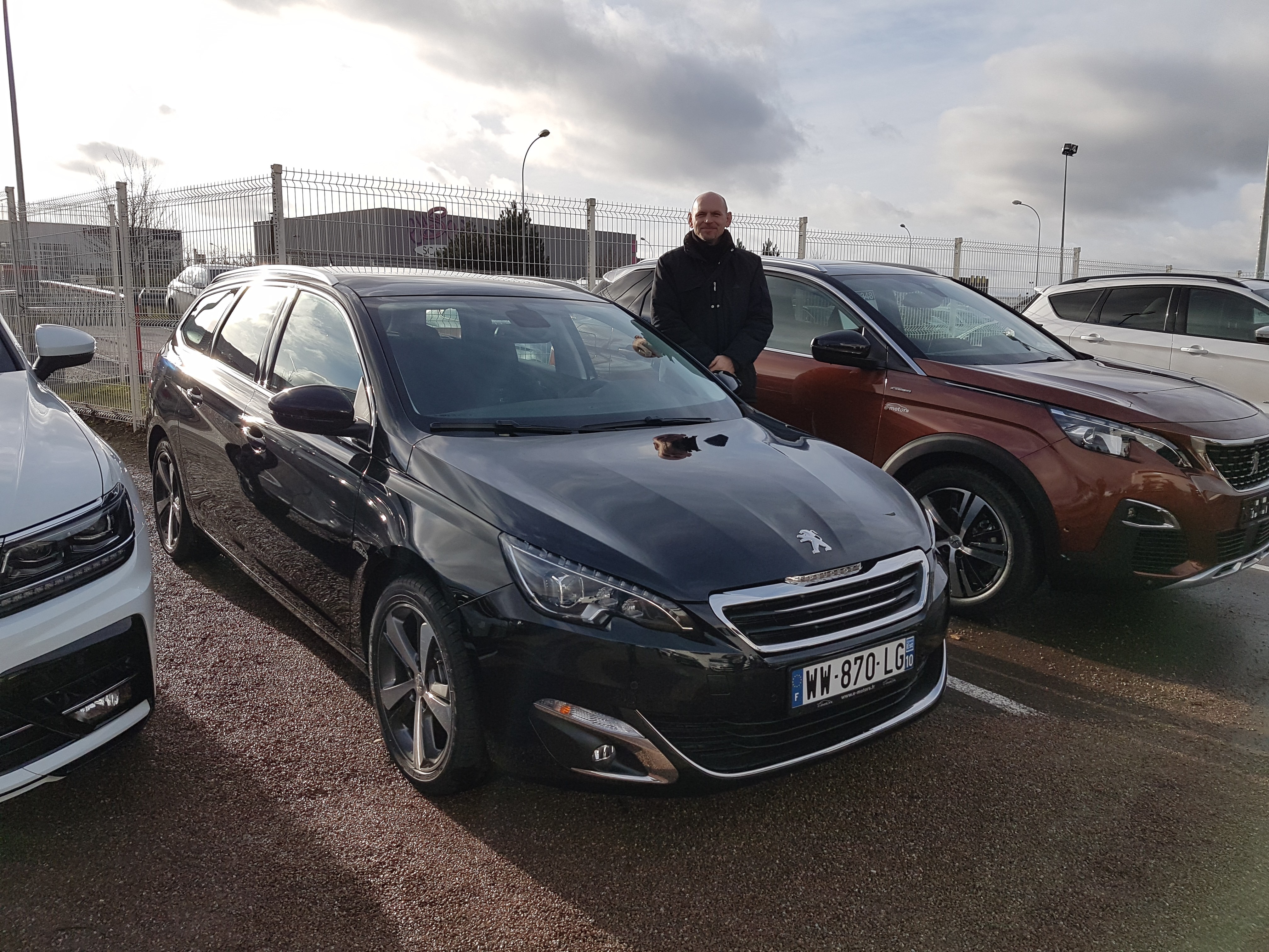 Avis-mandataire-auto-Emotors-Peugeot-308-sw-Allure-bluehdi-120-plus-jantes-17-toit-vitr.