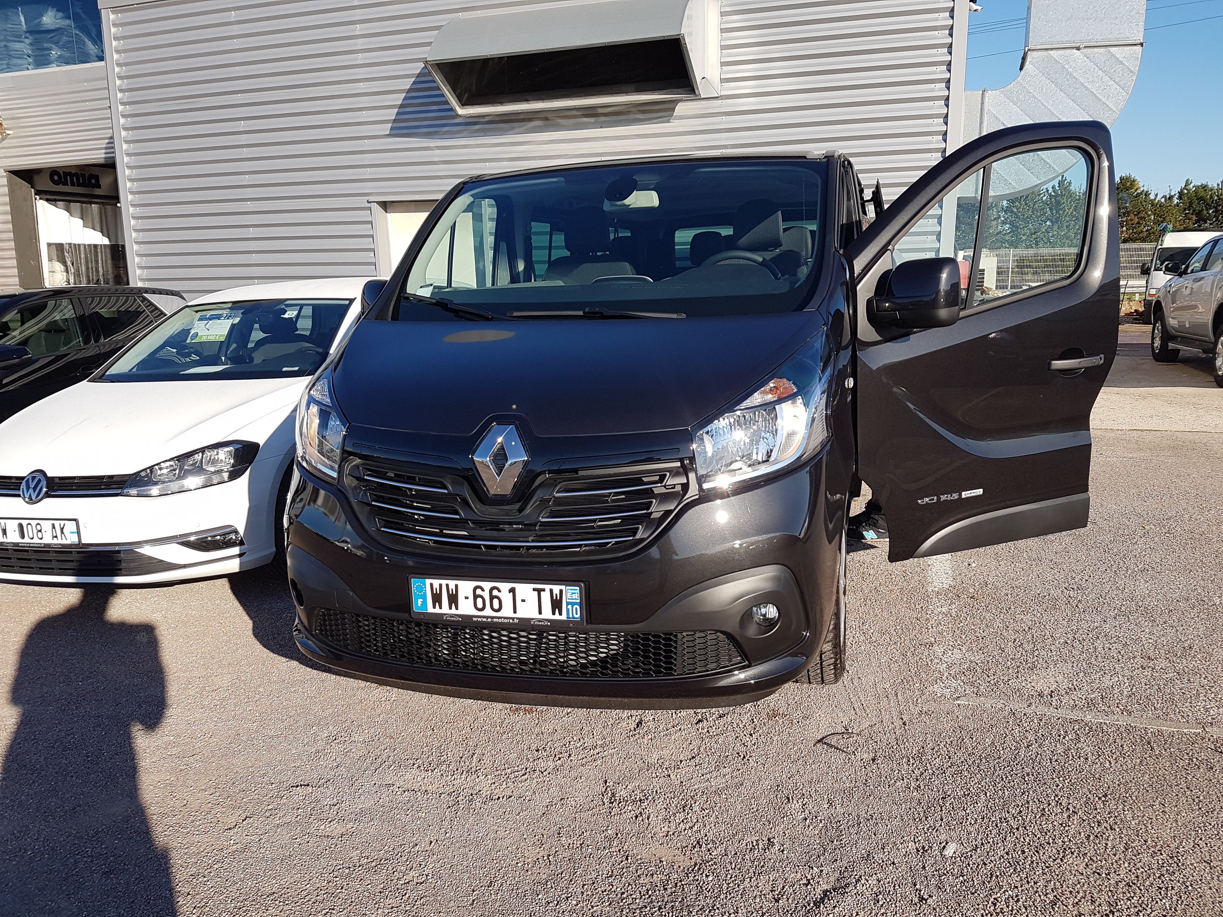 Avis-mandataire-auto-Emotors-Renault-Trafic-combi-Grand-intens-dci-145-energy-8places-plus-portes-180.