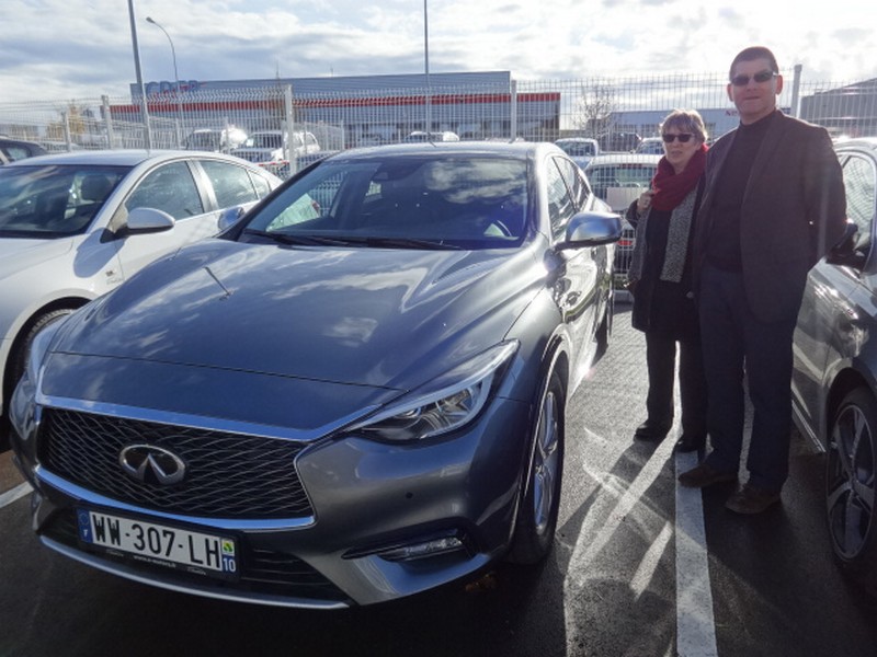 Avis-mandataire-auto-Emotors-Infiniti-Q30-2-2d-170-7dct-awd-sport-5p.