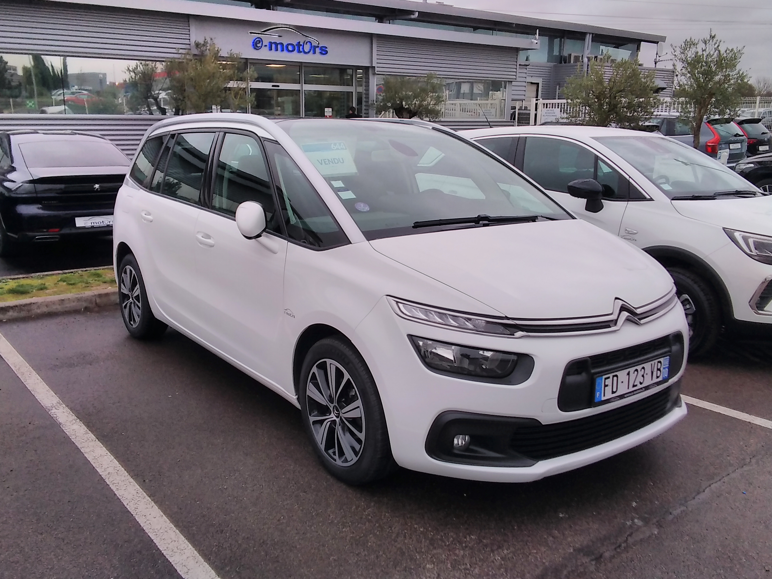 Avis-mandataire-auto-Emotors-Citroen-Grand-c4-spacetourer-Puretech-130-eat8-feel-plus-toit.