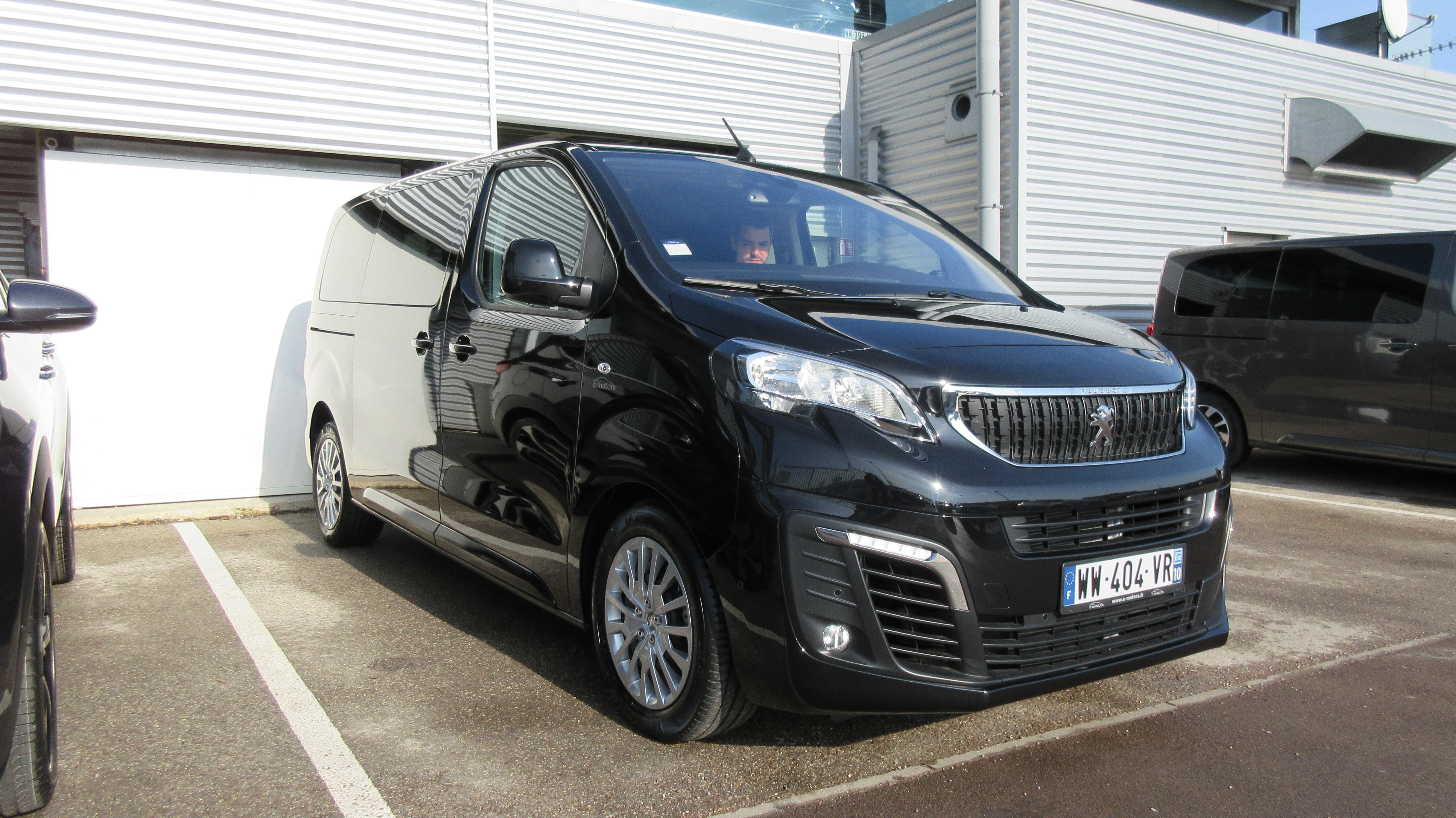 Avis-mandataire-auto-Emotors-Peugeot-Traveller-Standard-1-6-bluehdi-115ch-s-s-bvm6-active-8-places.
