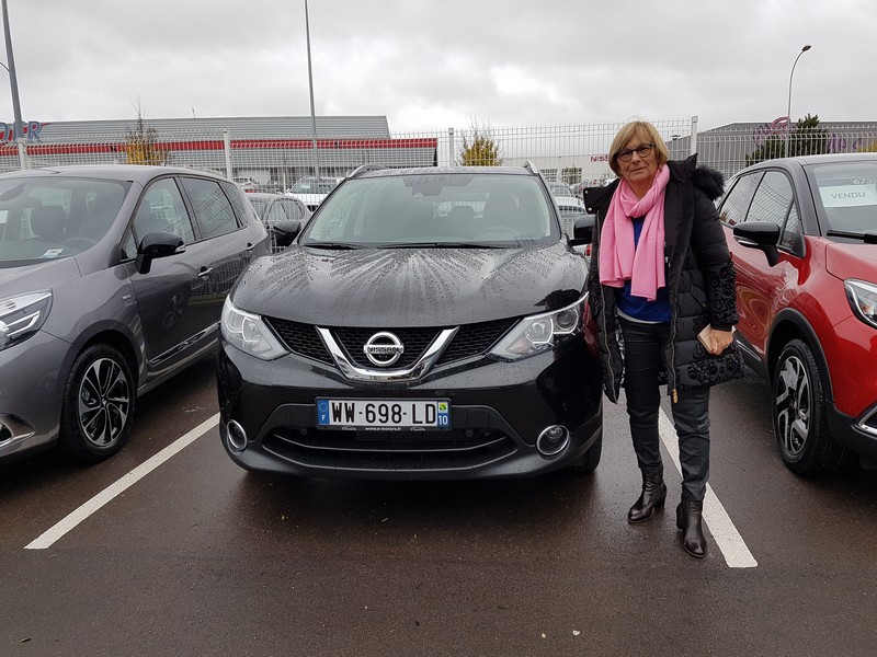 Avis-mandataire-auto-Emotors-Nissan-Qashqai-Connect-edition-dig-t-115-4x2-plus-toit-vitr.