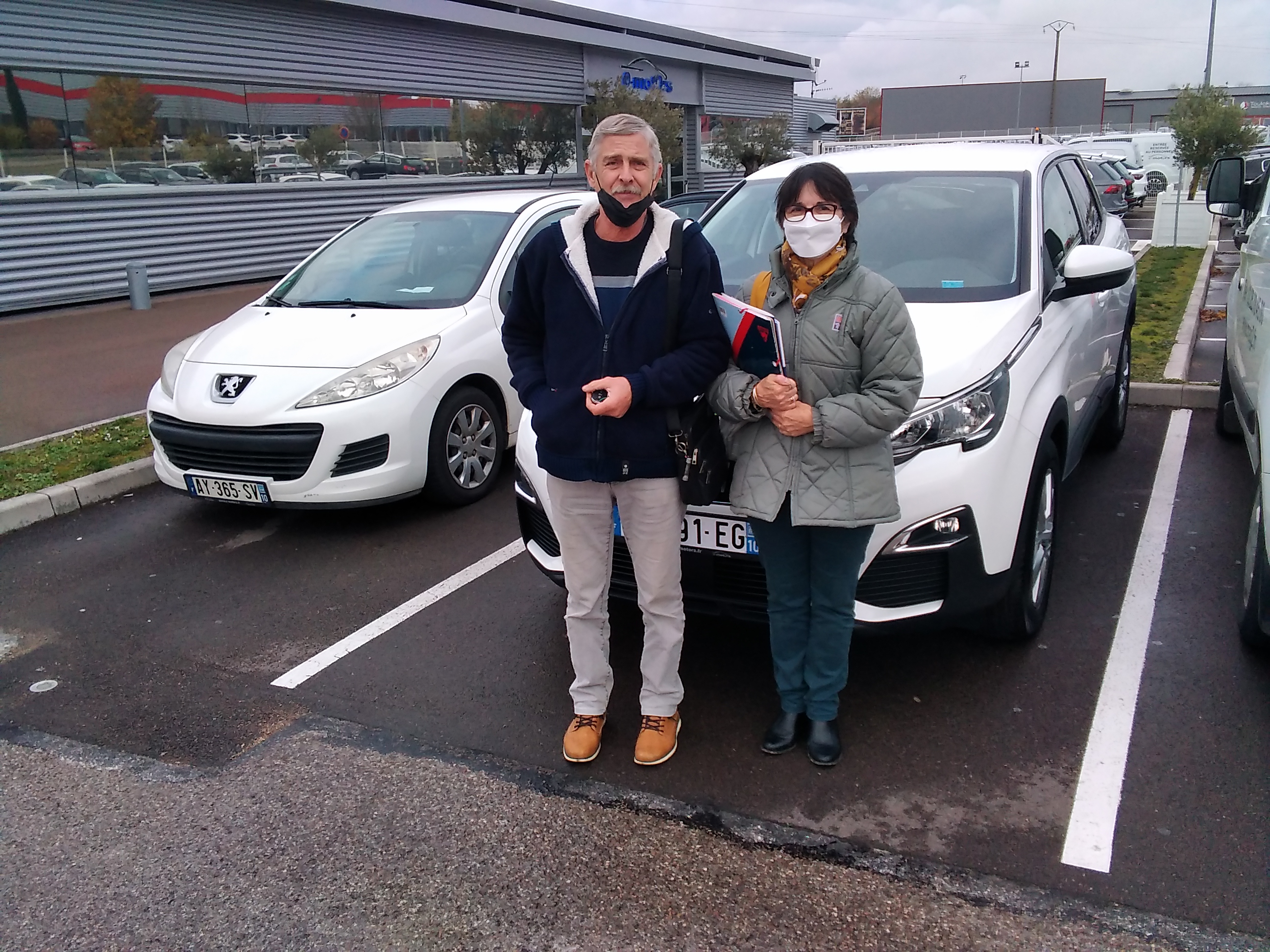 Avis-mandataire-auto-Emotors-Peugeot-3008-Active-puretech-130-s-s-eat8-plus-gps.