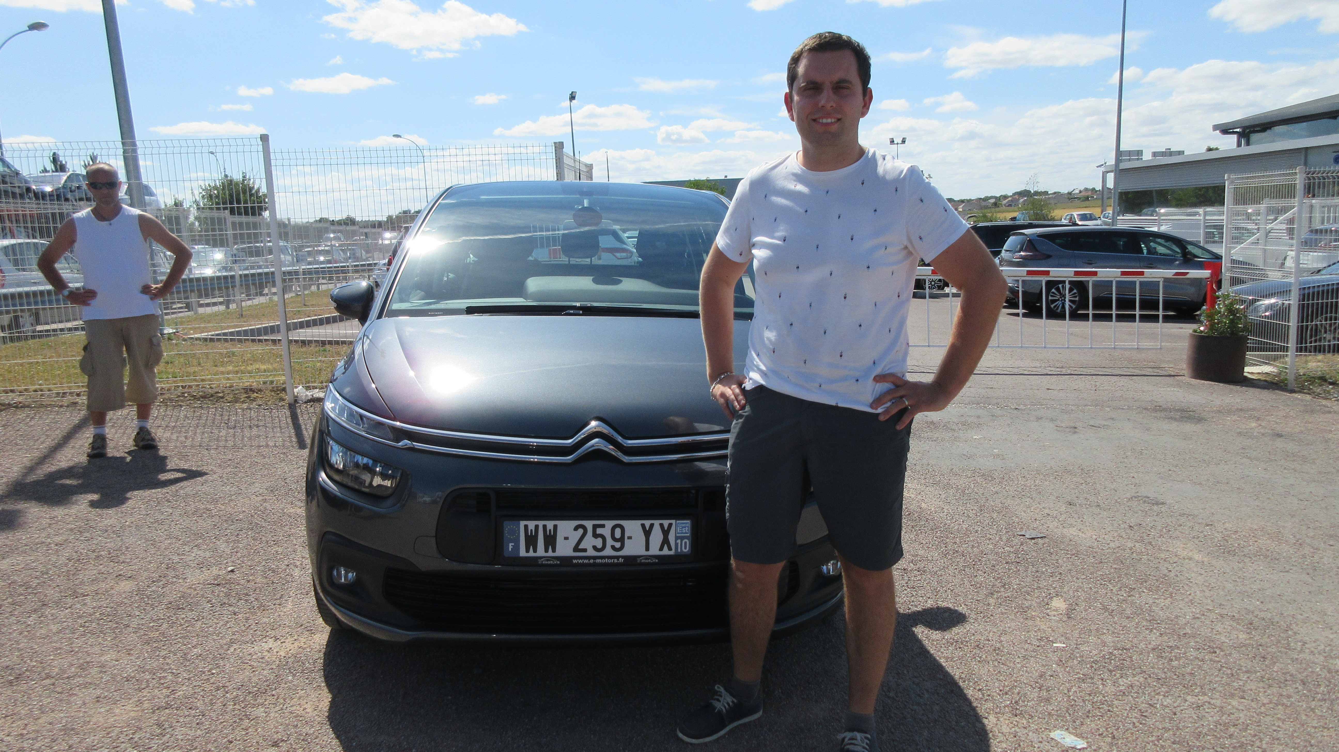 Avis-mandataire-auto-Emotors-Citroen-Grand-c4-picasso-Live-bluehdi-120-s-s-plus-gps.