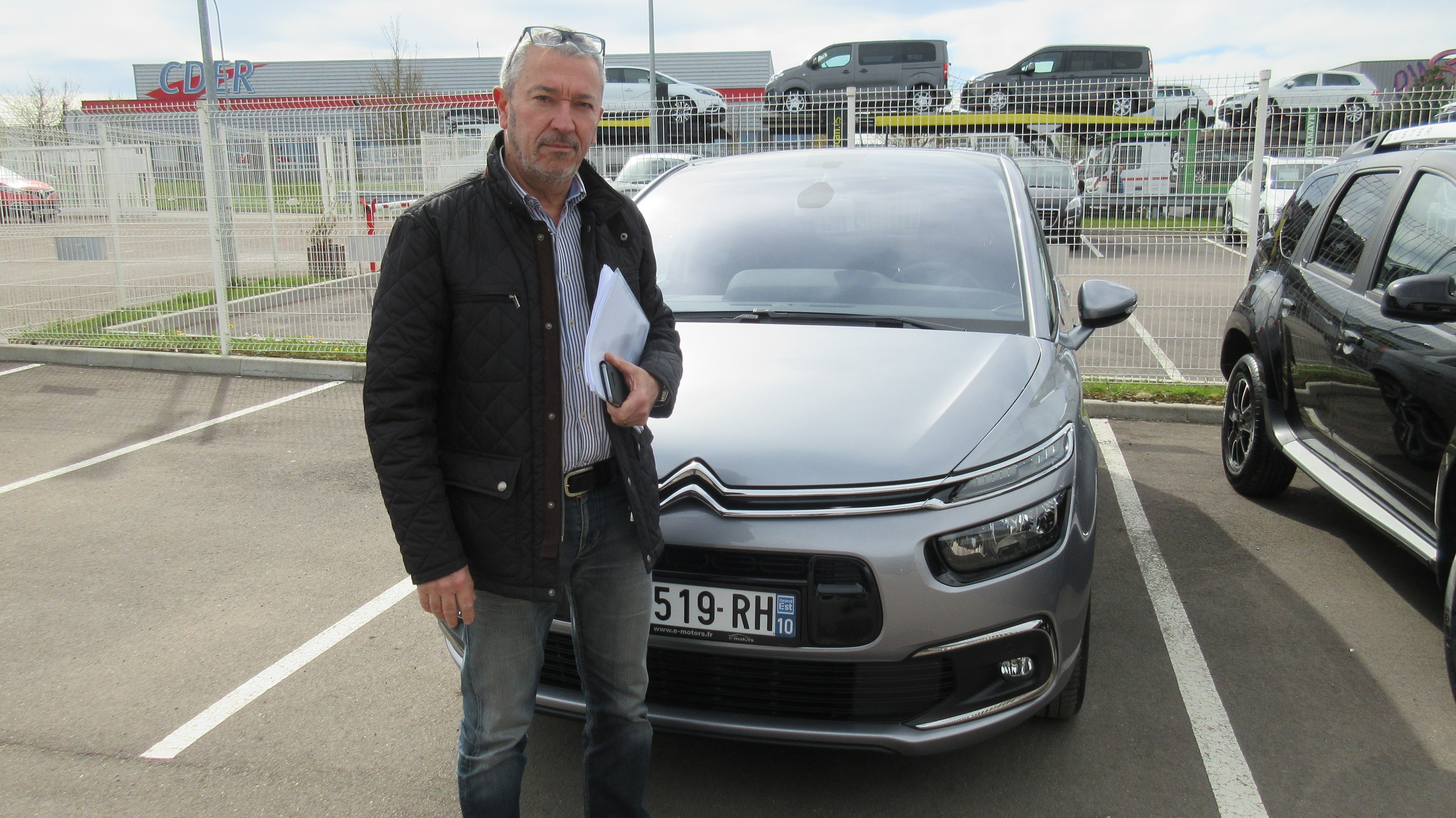 Avis-mandataire-auto-Emotors-Citroen-C4-picasso-Feel-bluehdi-120-s-s-eat6.