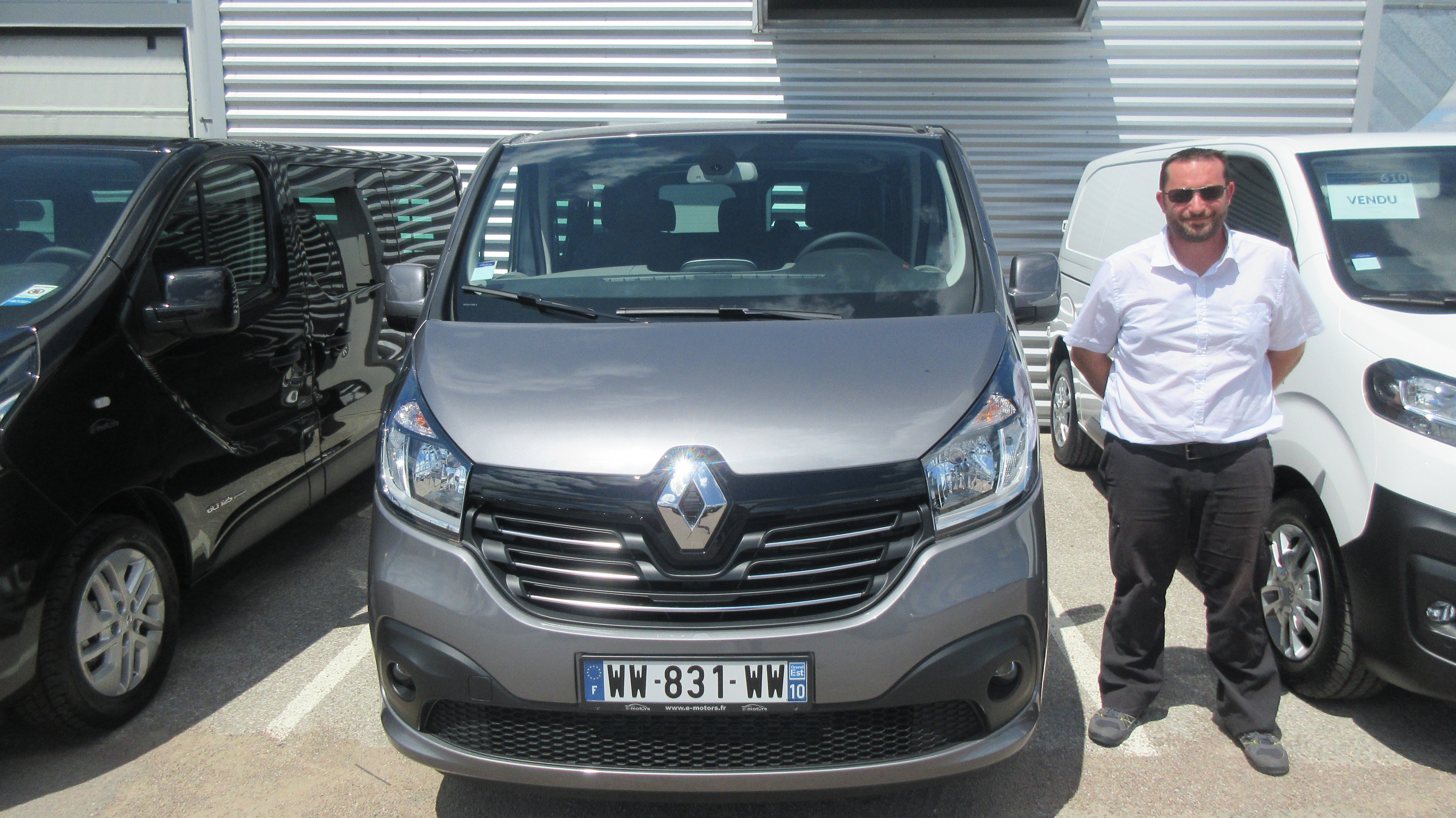 Avis-mandataire-auto-Emotors-Renault-Trafic-combi-Grand-intens-dci-125-energy-8places-plus-portes-180.