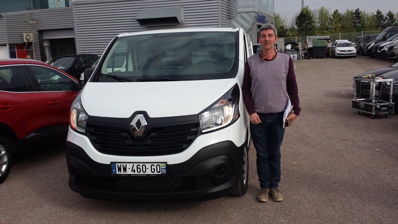 Avis-mandataire-auto-Emotors--Renault-trafic-fourgon-grand-confort-l2h1-dci-120-energy-1200-kg-.