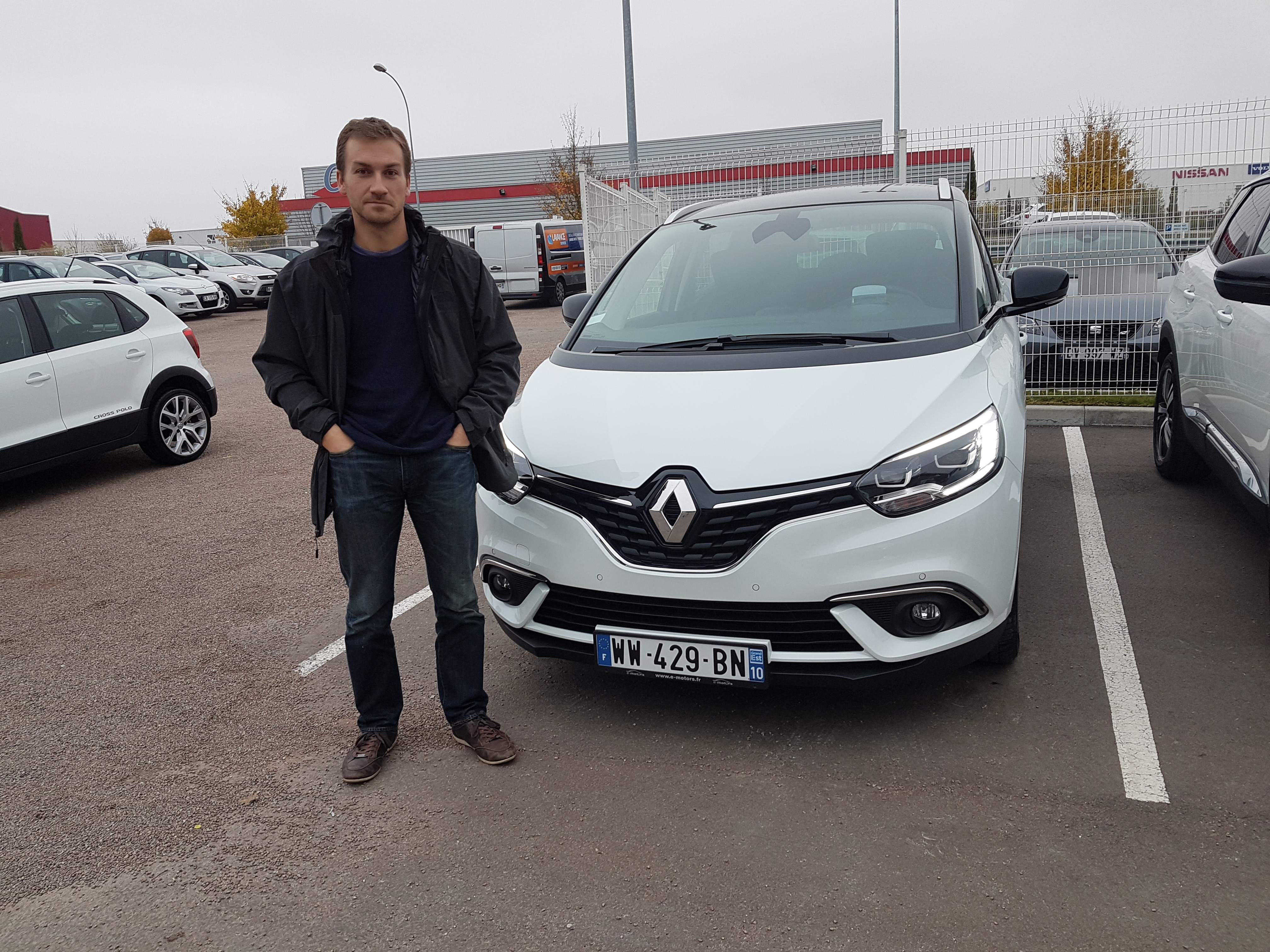 Avis-mandataire-auto-Emotors-Renault-Grand-scenic-Grand-sc-nic-intens-dci-160-energy-edc-7places-plus-bose-toit-vitr.