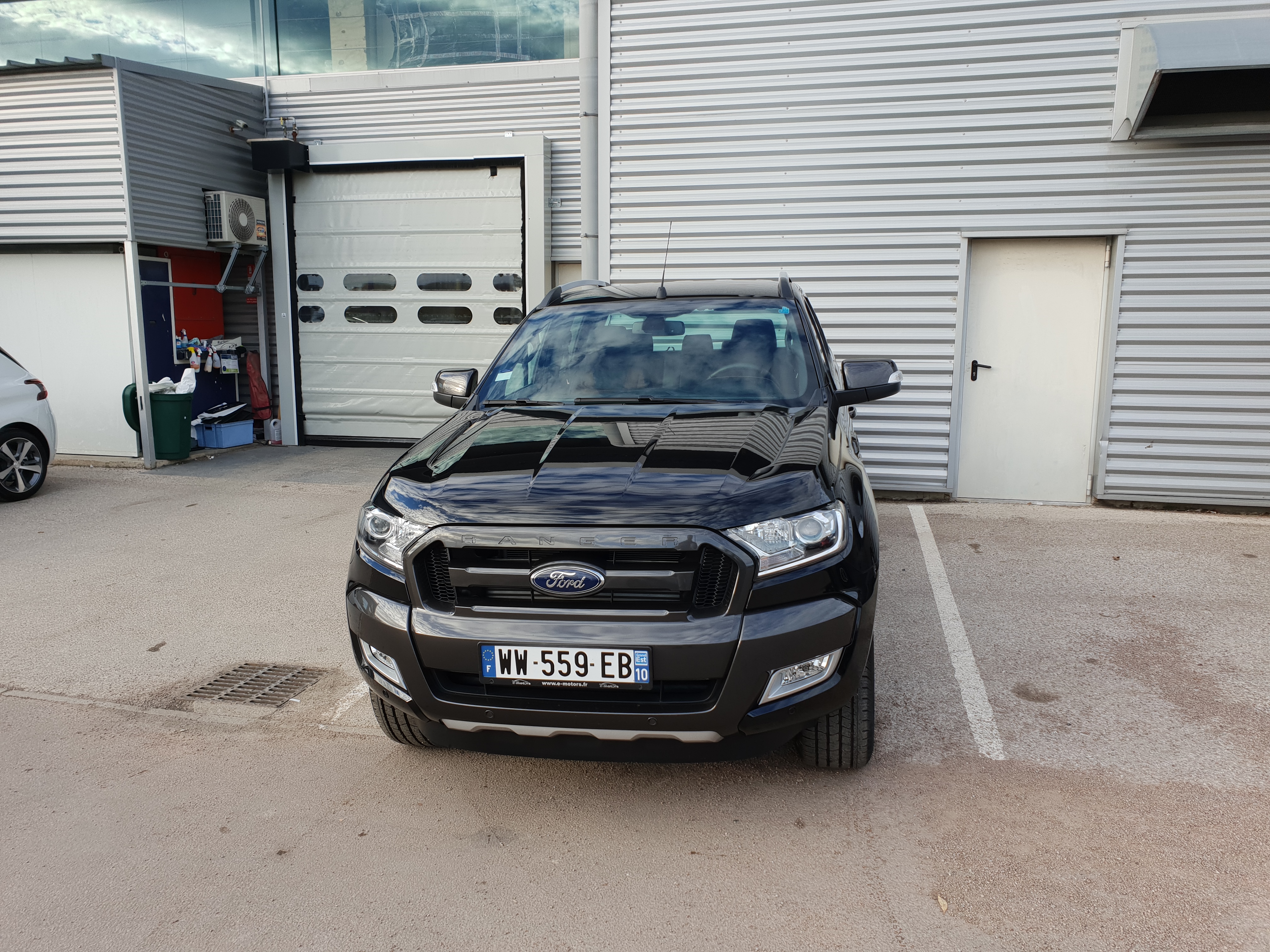 Avis-mandataire-auto-Emotors-Ford-Ranger-Double-cabine-wildtrak-tdci-200-4x4-automatique-plus-attelage-plus-rideau.