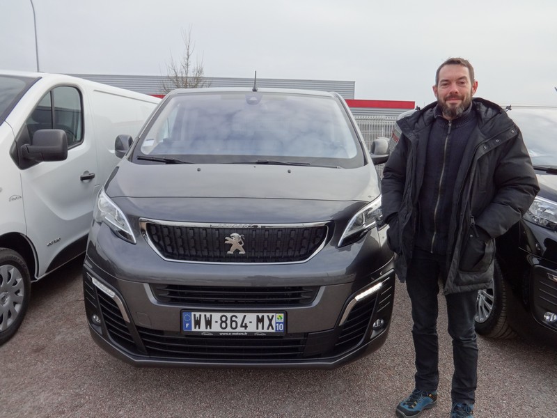 Avis-mandataire-auto-Emotors-Peugeot-Traveller-Standard-1-6-bluehdi-115ch-s-s-bvm6-active-8-places.