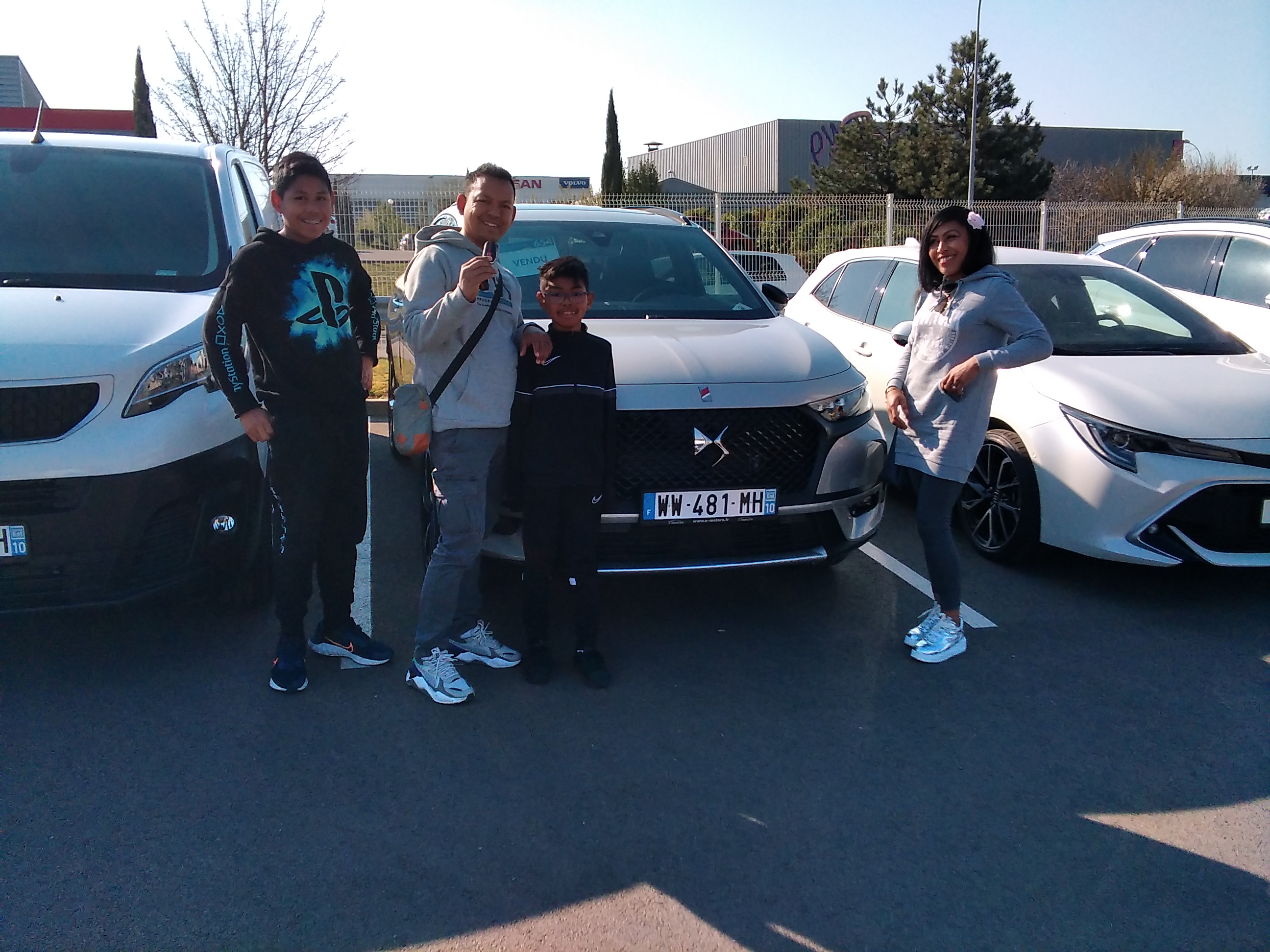 Avis-mandataire-auto-Emotors-Ds-Ds7-crossback-Performance-line-plus-bluehdi-130-eat8-plus-toit-ouvrant-panoramique.