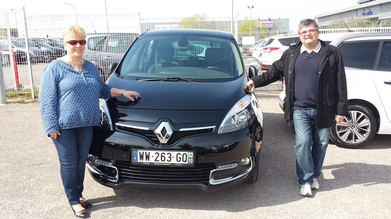 Avis-mandataire-auto-Emotors--Renault-scenic-iii-bose-dci-110-edc-.