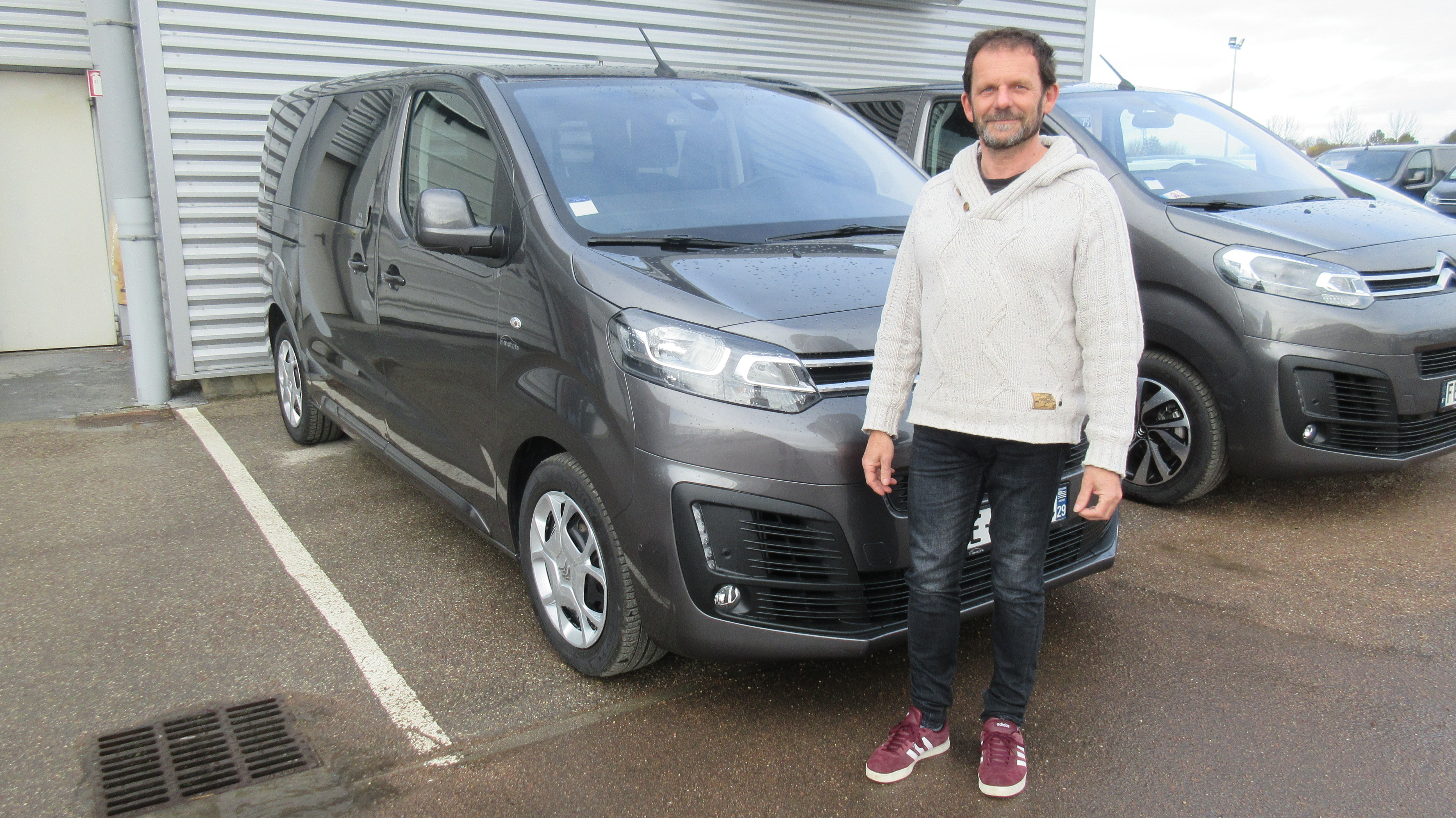 Avis-mandataire-auto-Emotors-Citroen-Spacetourer-Feel-m-bluehdi-150-s-s-plus-gps-cam-ra.