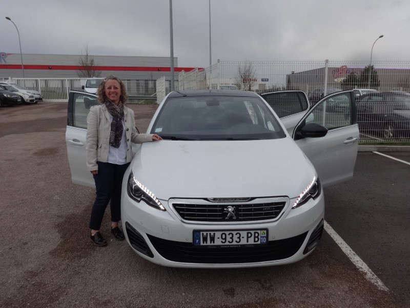 Avis-mandataire-auto-Emotors-Peugeot-308-Gt-bluehdi-180-eat6.