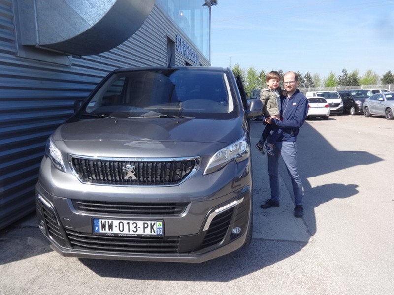 Avis-mandataire-auto-Emotors-Peugeot-Traveller-Standard-2-0-bluehdi-150ch-s-s-bvm6-active-8-places.