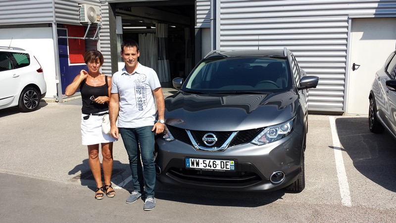 Avis-mandataire-auto-Emotors--Nissan-qashqai-connect-edition-dig-t-115-4x2-plus-toit-vitr-.