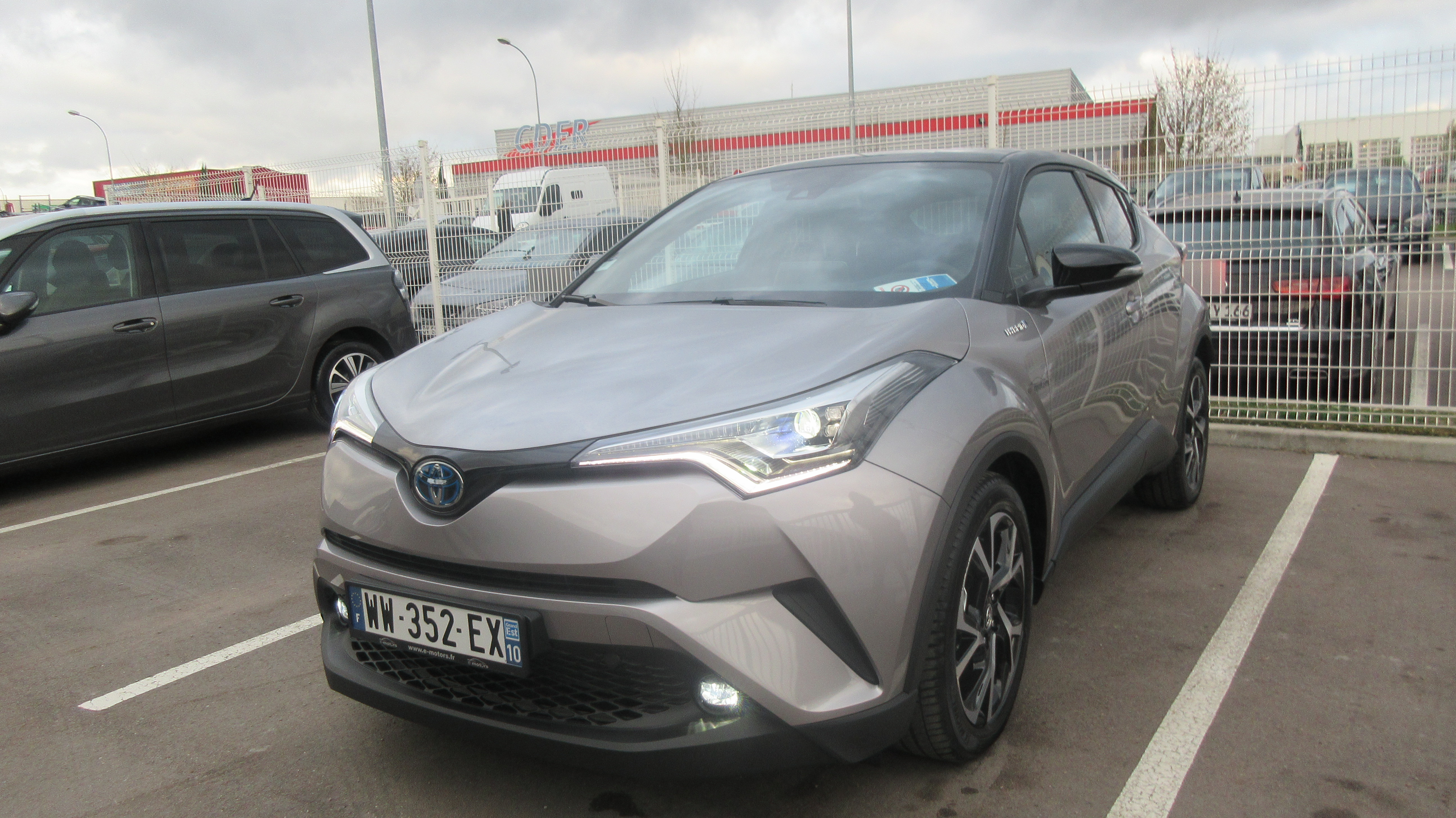 Avis-mandataire-auto-Emotors-Toyota-C-hr-hybride-Graphic-122h.