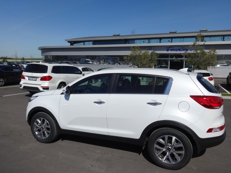 Avis-mandataire-auto-Emotors--Kia-sportage-active-crdi-136-4x4-plus-gps-plus-toit-vitr-.