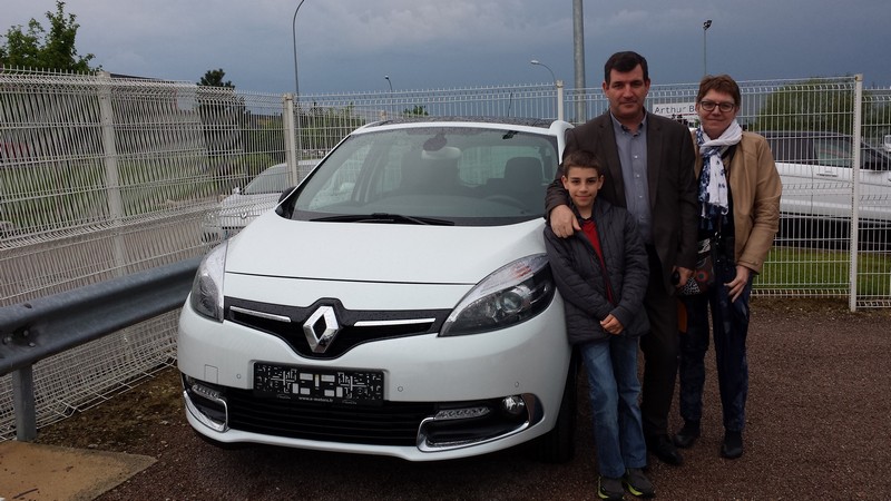 Avis-mandataire-auto-Emotors--Renault-grand-sc-nic-iii-bose-dci-130-energt-7places-plus-toit-vitr-.