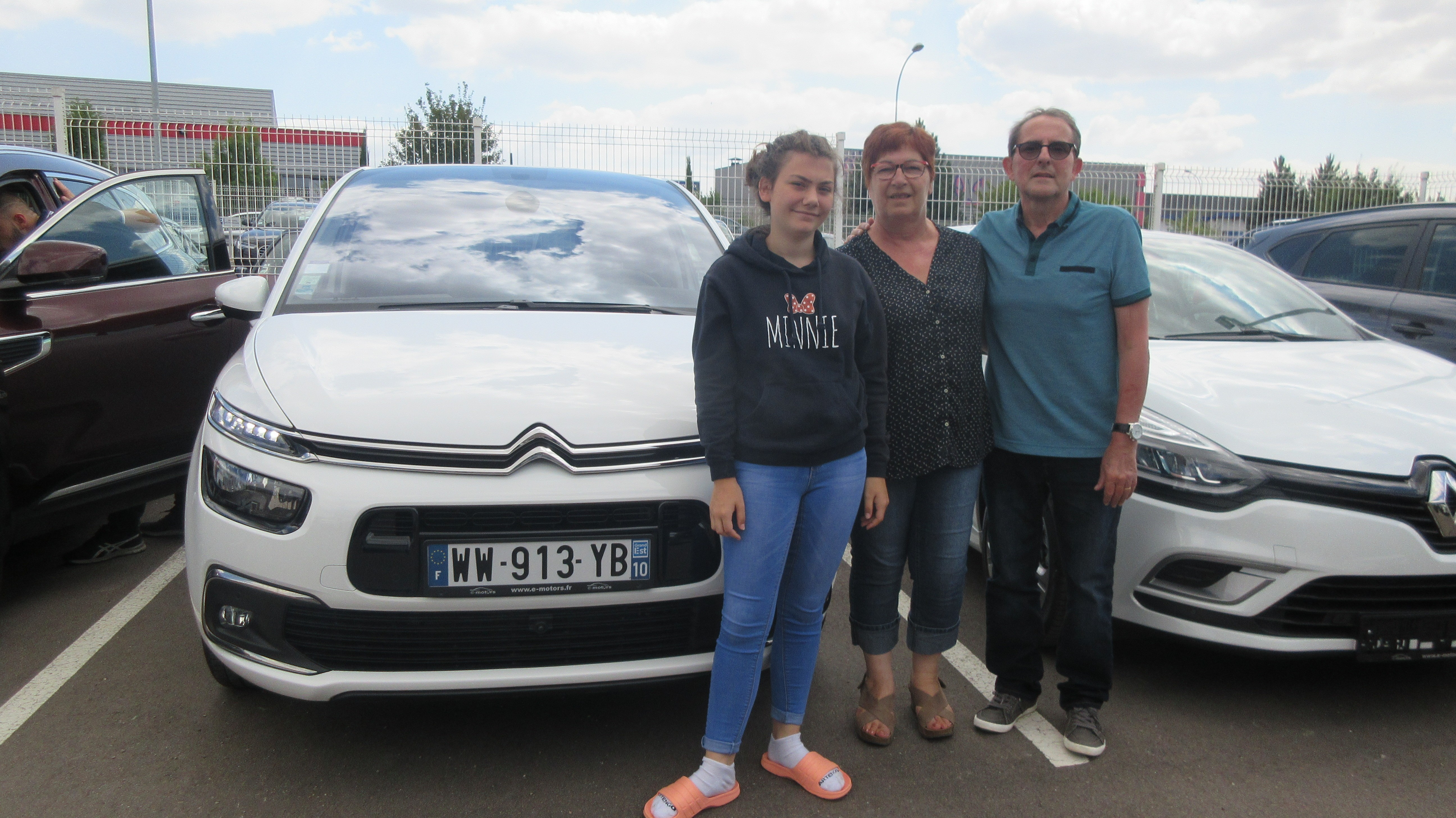 Avis-mandataire-auto-Emotors-Citroen-C4-picasso-Shine-bluehdi-120-s-s.