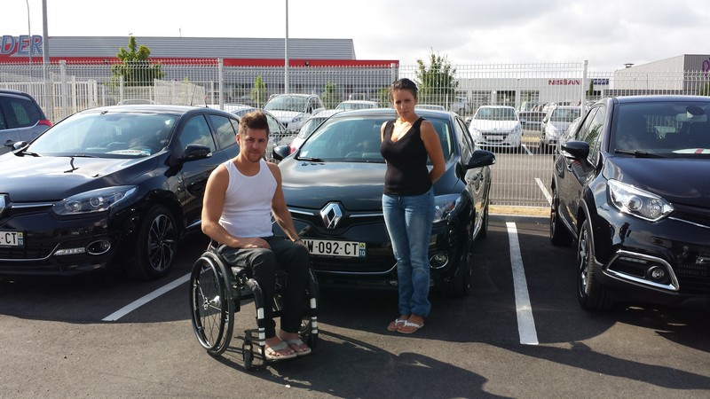 Avis-mandataire-auto-Emotors--Renault-megane-iii-bose-dci-110-edc-.