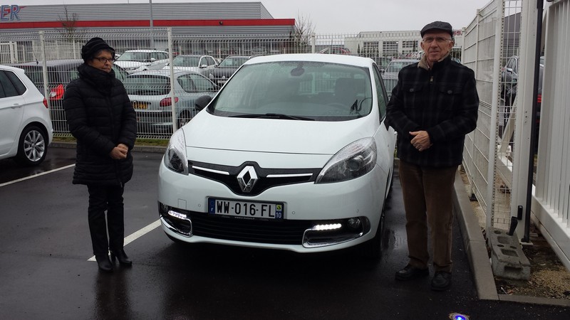 Avis-mandataire-auto-Emotors--Renault-scenic-iii-bose-tce-130-energy-.