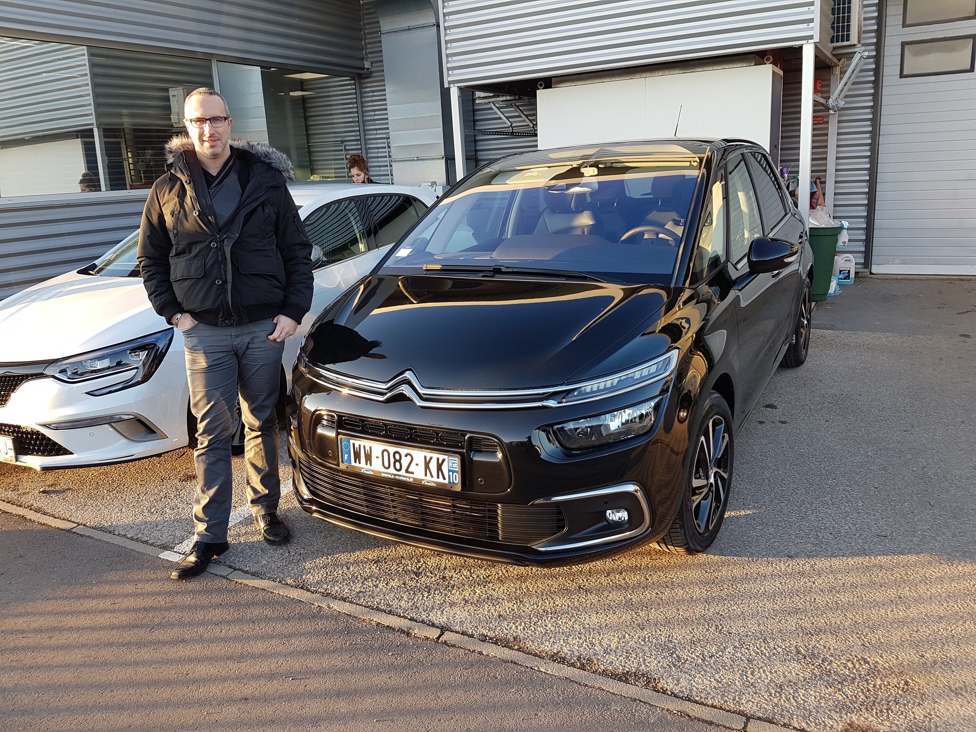 Avis-mandataire-auto-Emotors-Citroen-C4-picasso-Shine-bluehdi-150.
