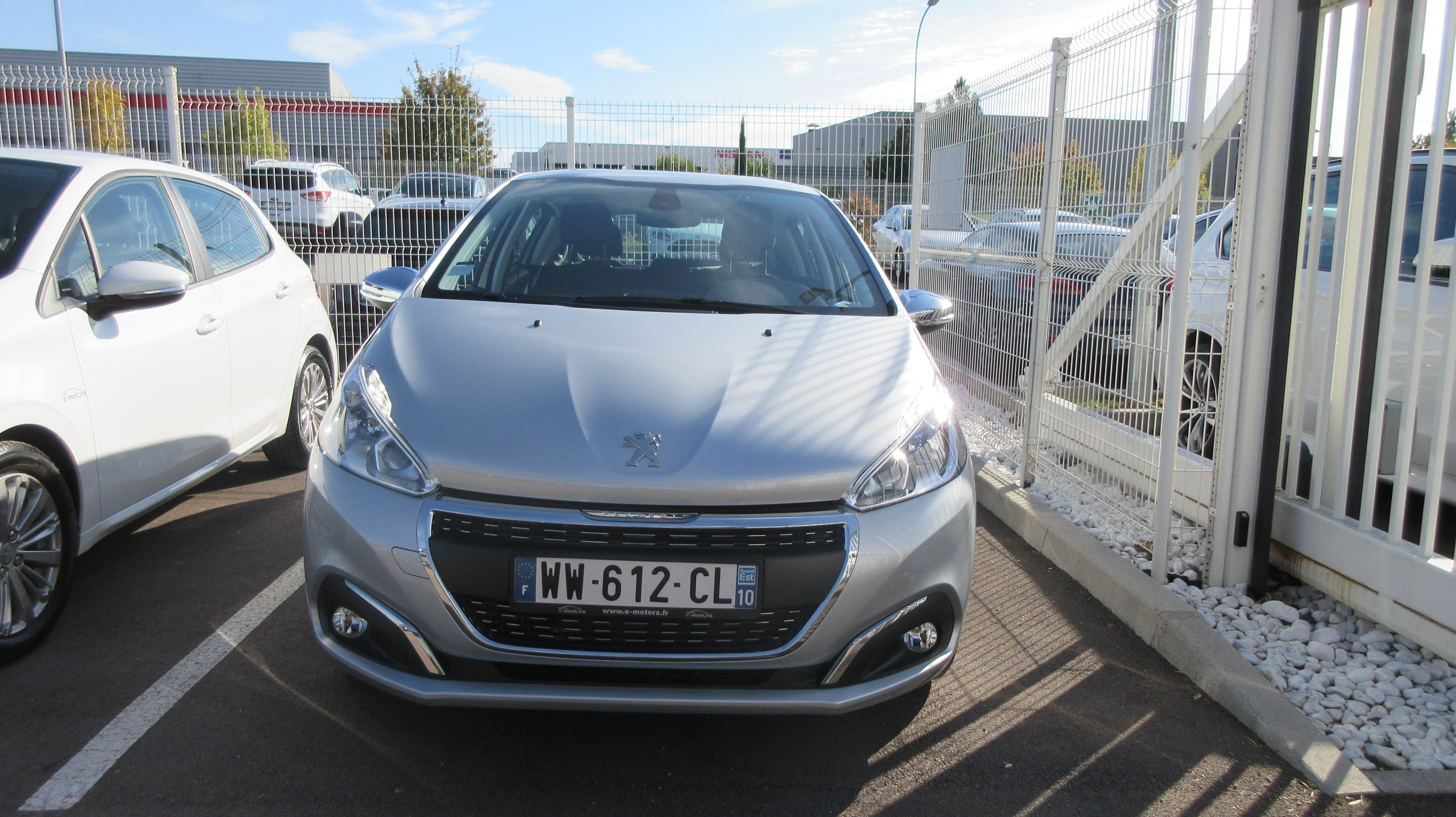 Avis-mandataire-auto-Emotors-Peugeot-208-Allure-bluehdi-75-5p-plus-cam-ra.