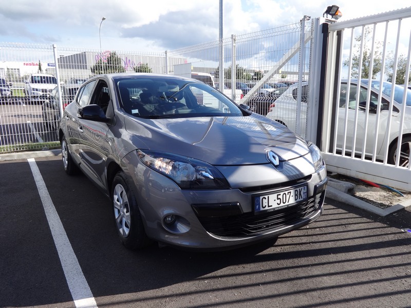 Avis-mandataire-auto-Emotors-Renault-Megane-iii-berline-M-gane-iii-carminat-tom-tom-dci-110-edc.