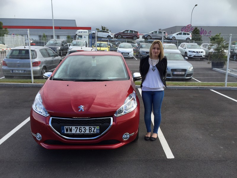 Avis-mandataire-auto-Emotors--Peugeot-208-style-puretech-82-5p-plus-navigation-.