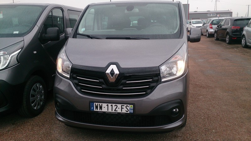 Avis-mandataire-auto-Emotors--Renault-trafic-combi-grand-intens-dci-125-energy-8places-plus-porte-180-.