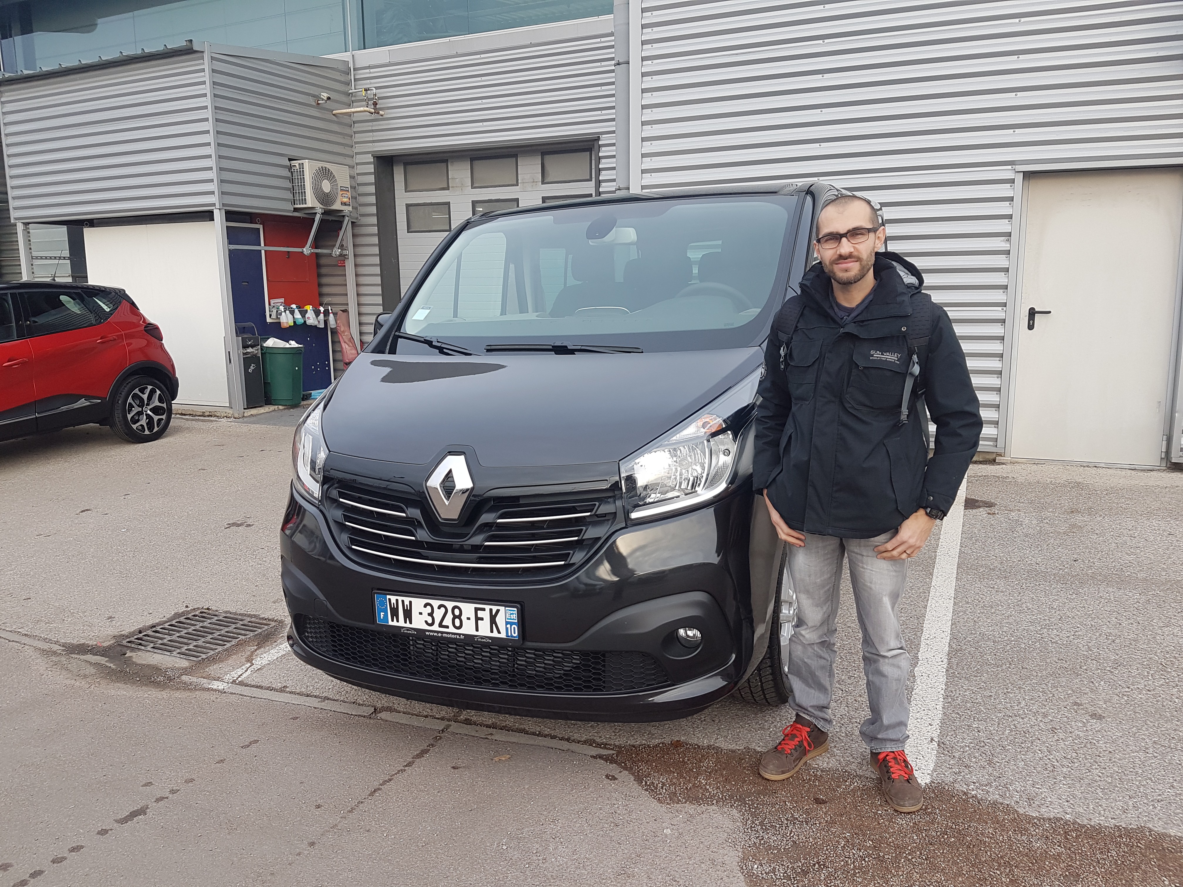 Avis-mandataire-auto-Emotors-Renault-Trafic-combi-Intens-dci-125-energy-8places-plus-portes-180.