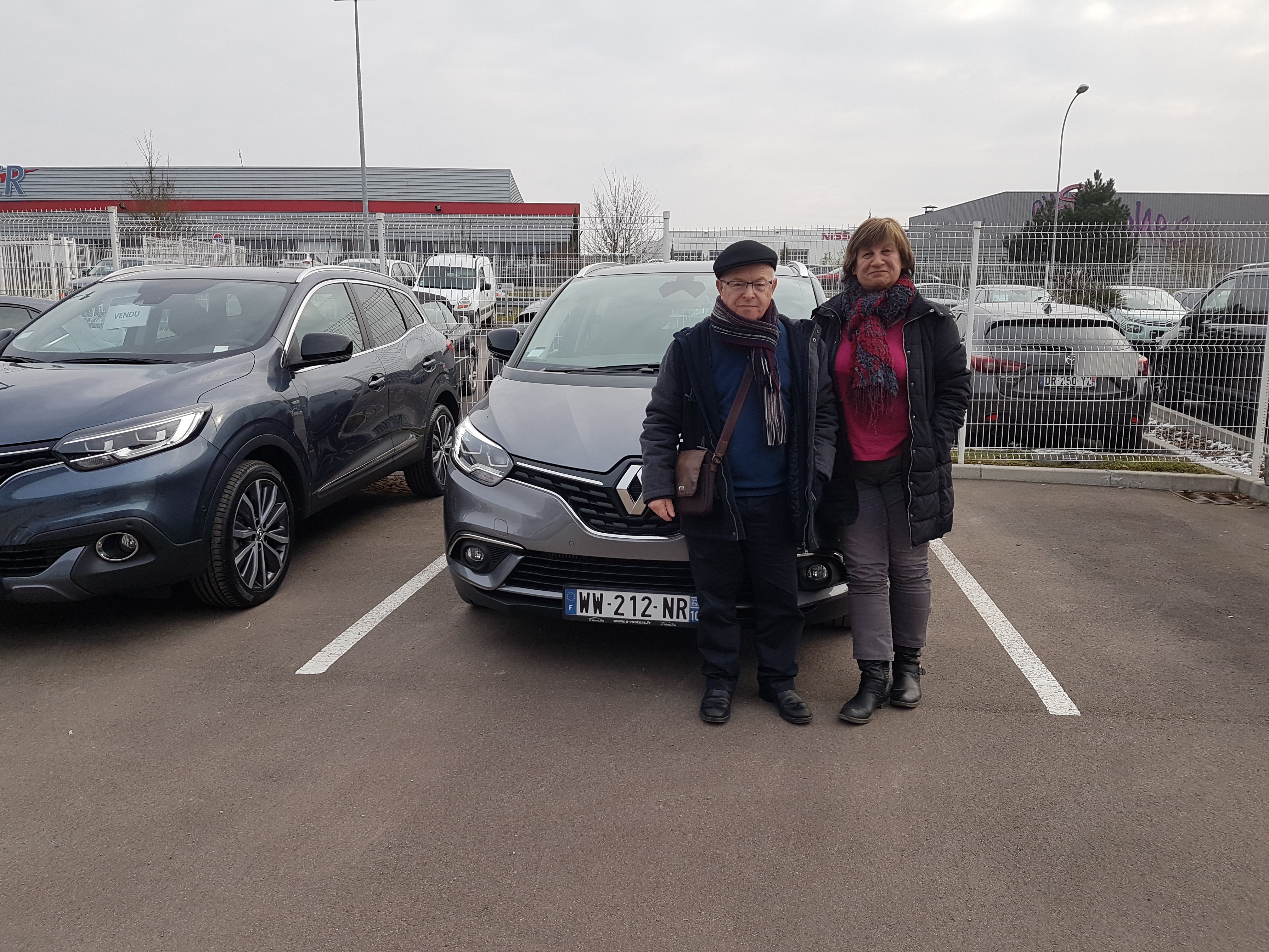 Avis-mandataire-auto-Emotors-Renault-Grand-scenic-Grand-sc-nic-intens-tce-130-energy-7places-plus-bose.