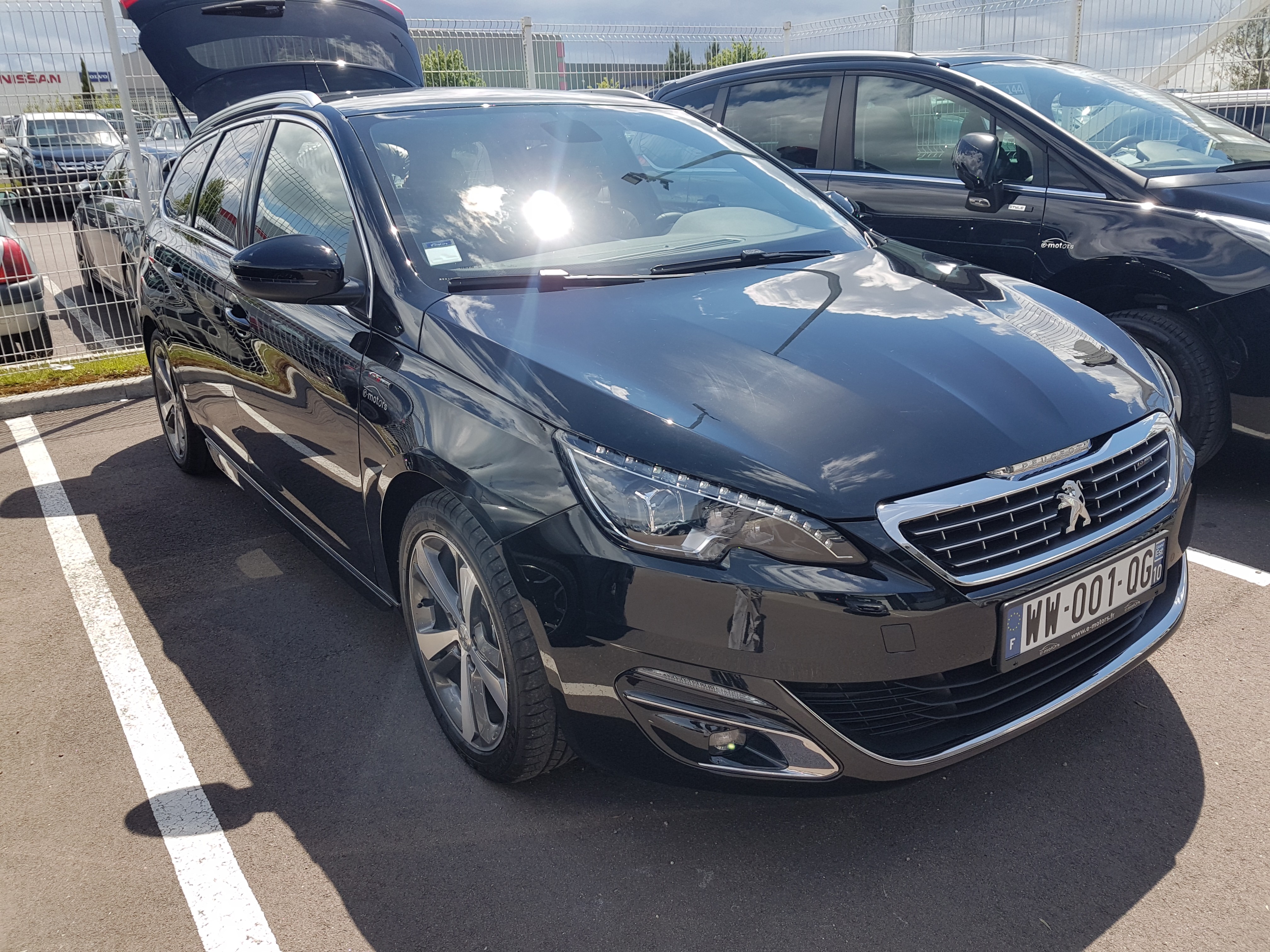 Avis-mandataire-auto-Emotors-Peugeot-308-sw-Gt-line-bluehdi-150-plus-driver-sport-pack.
