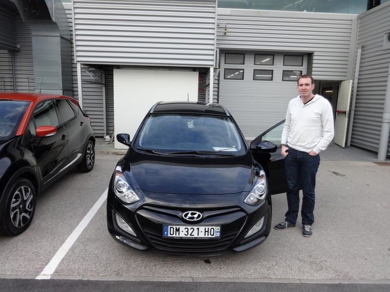 Avis-mandataire-auto-Emotors--Hyundai-i30-sw-1-6-crdi-110-cv-pack-inventive-neuf-.