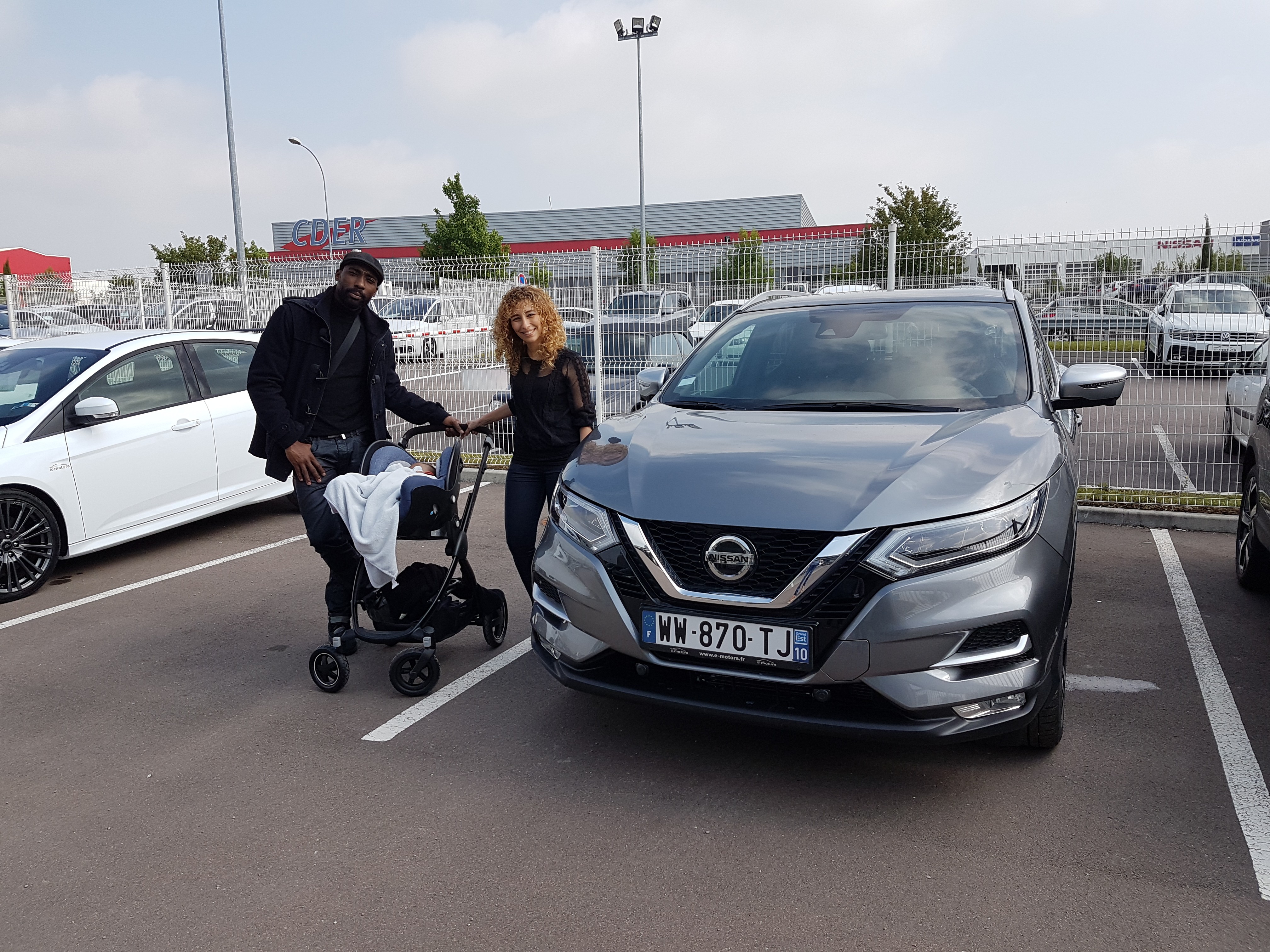 Avis-mandataire-auto-Emotors-Nissan-Qashqai-Tekna-dci-130-xtronic-4x2-plus-toit.
